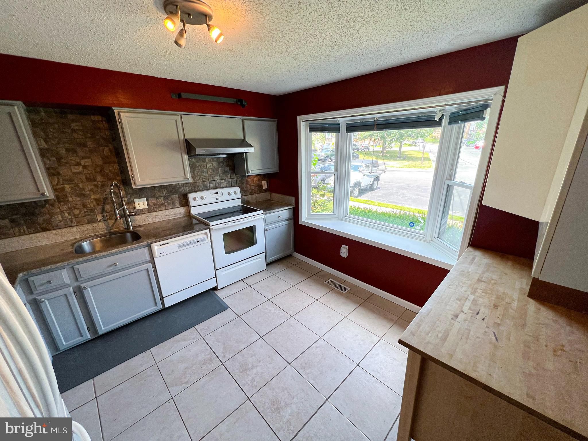 LAKE RIDGE - Residential Lease