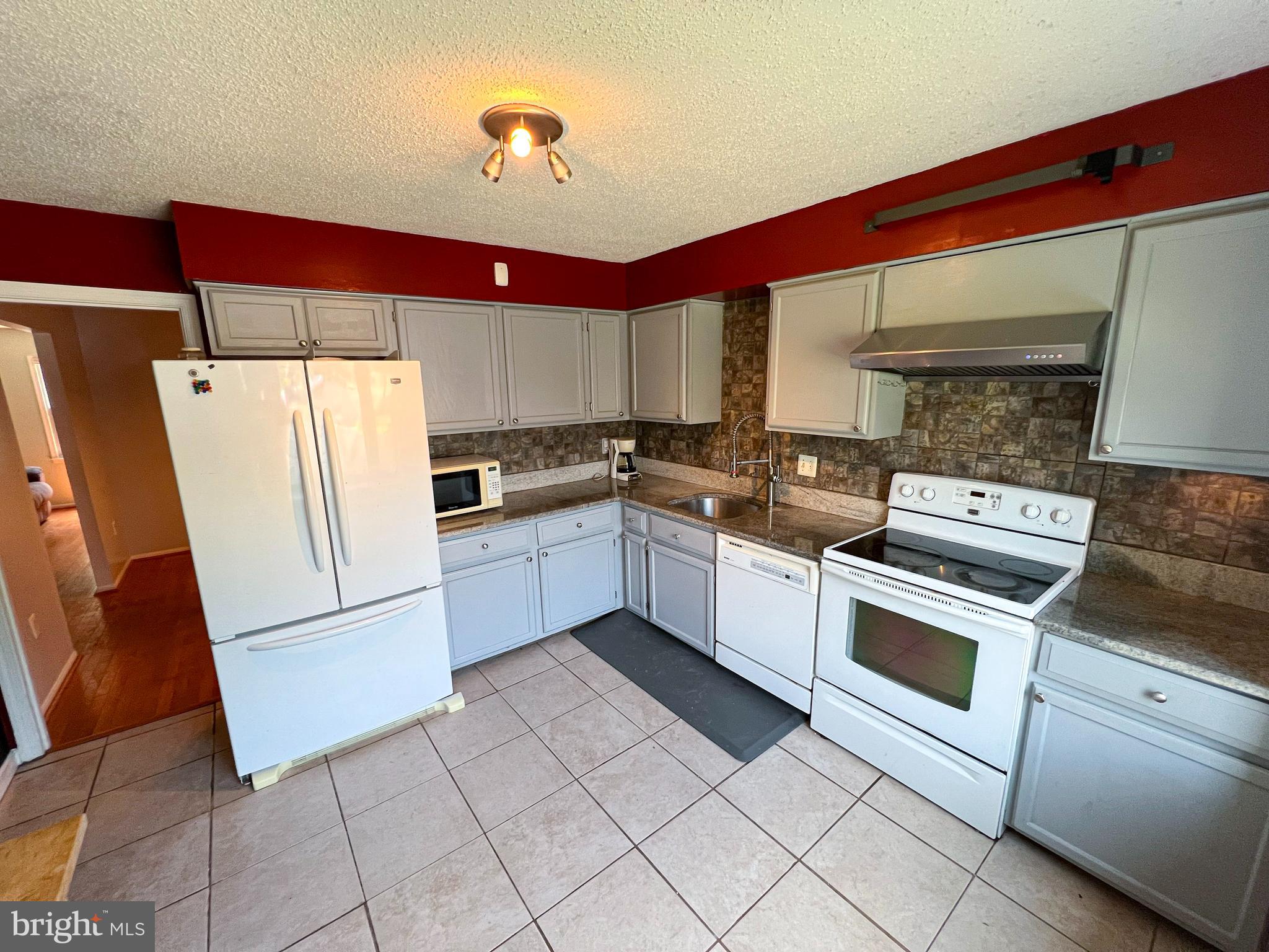 LAKE RIDGE - Residential Lease