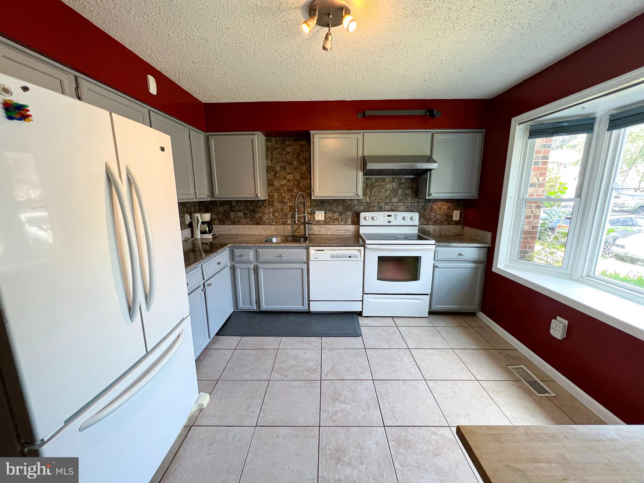 LAKE RIDGE - Residential Lease