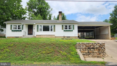 Photo of 304 Water Street, EDINBURG, VA 22824 (MLS # VASH2014964)