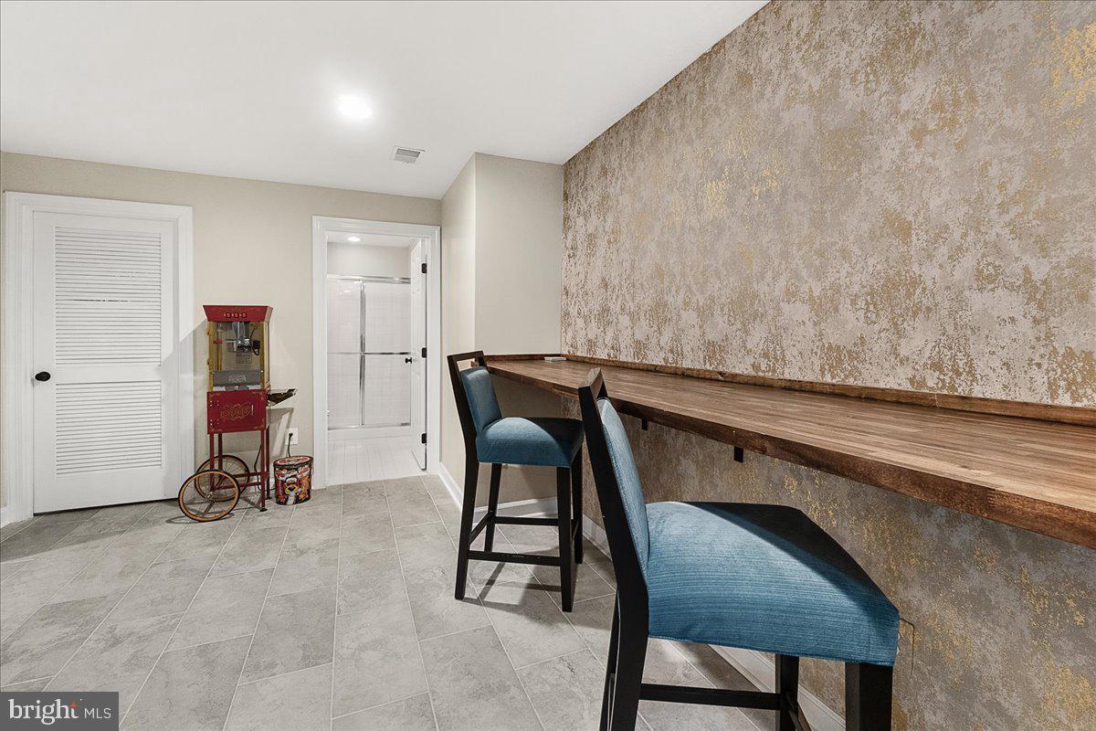 GALYN MANOR - Residential