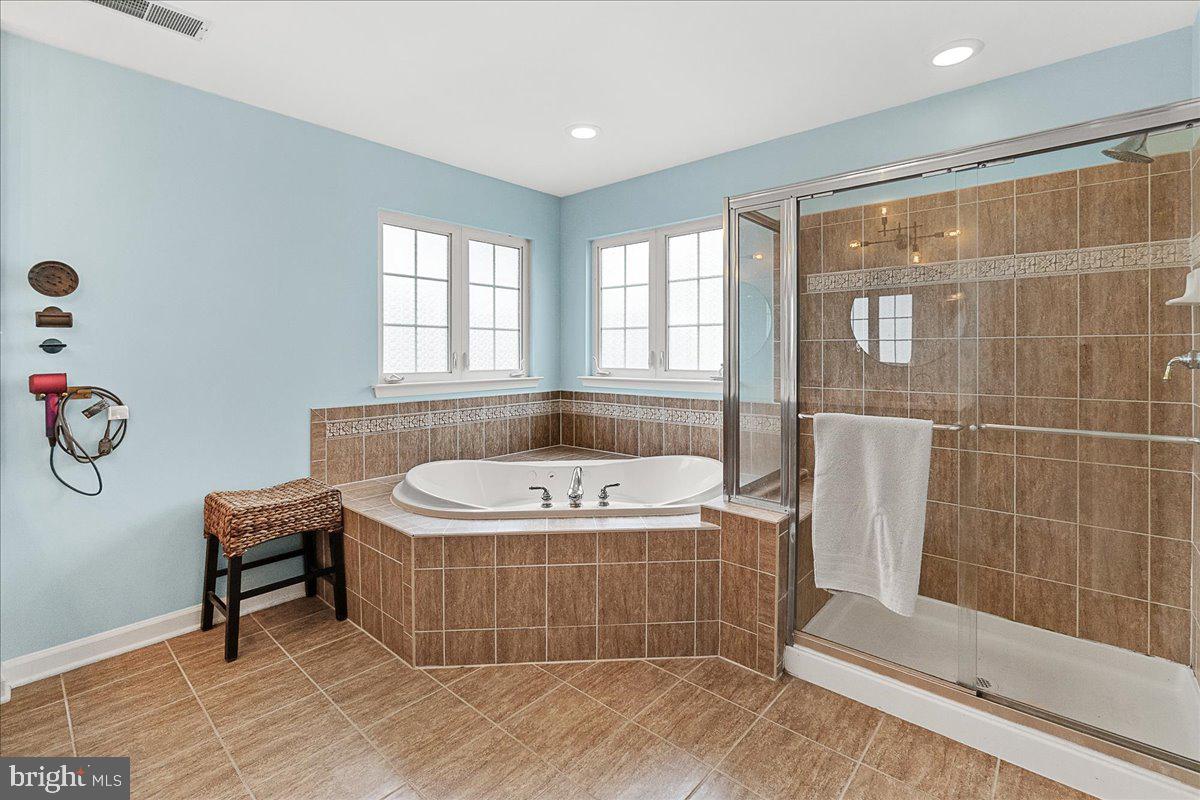 GALYN MANOR - Residential