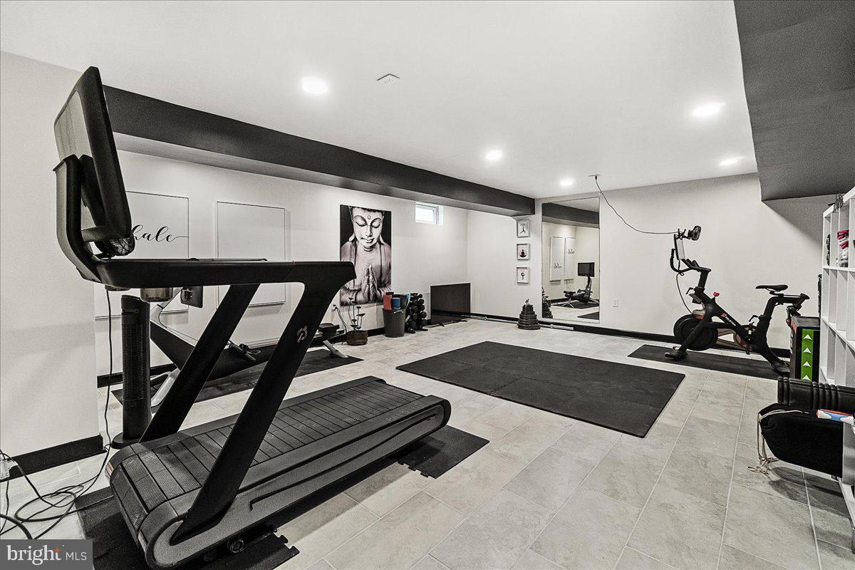 GALYN MANOR - Residential