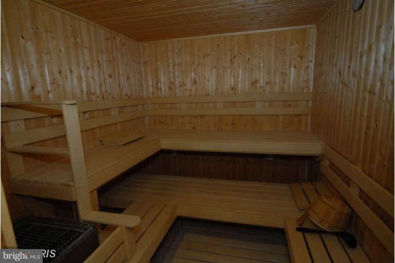 THE CHATHAM - Residential Lease