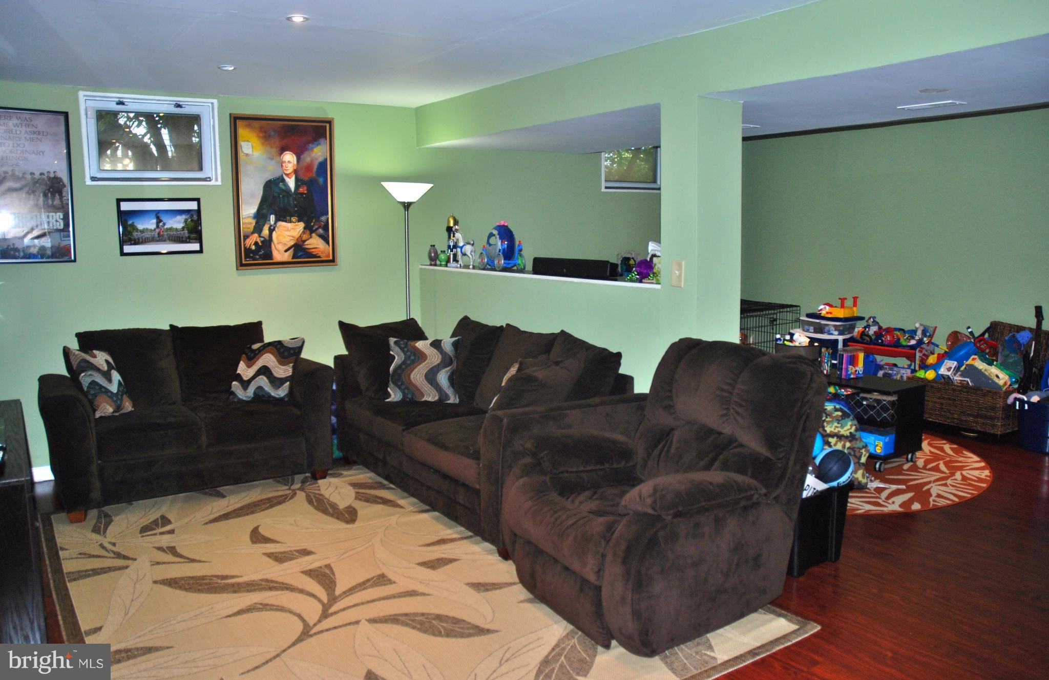 DERWOOD STATION - Residential