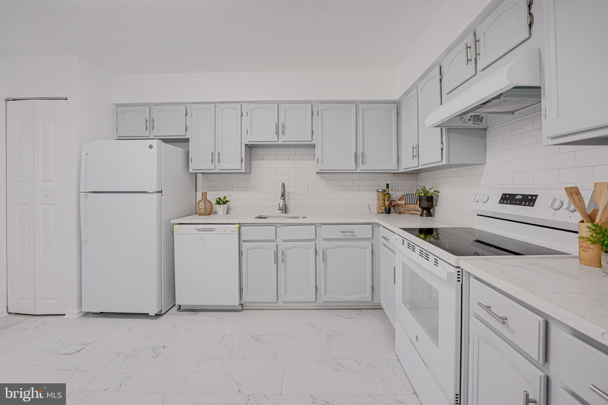 COLONY PARK - Residential