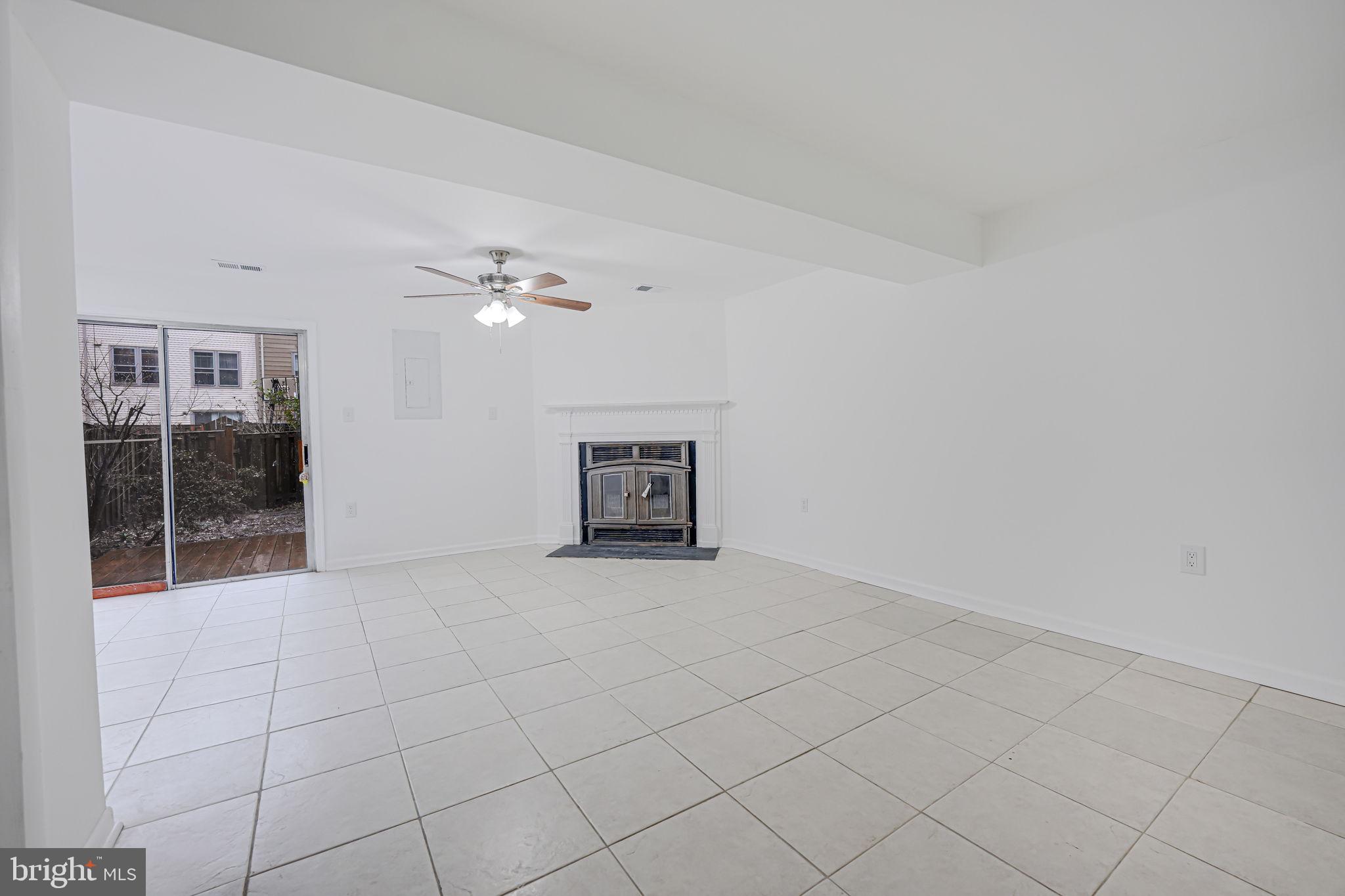 COLONY PARK - Residential