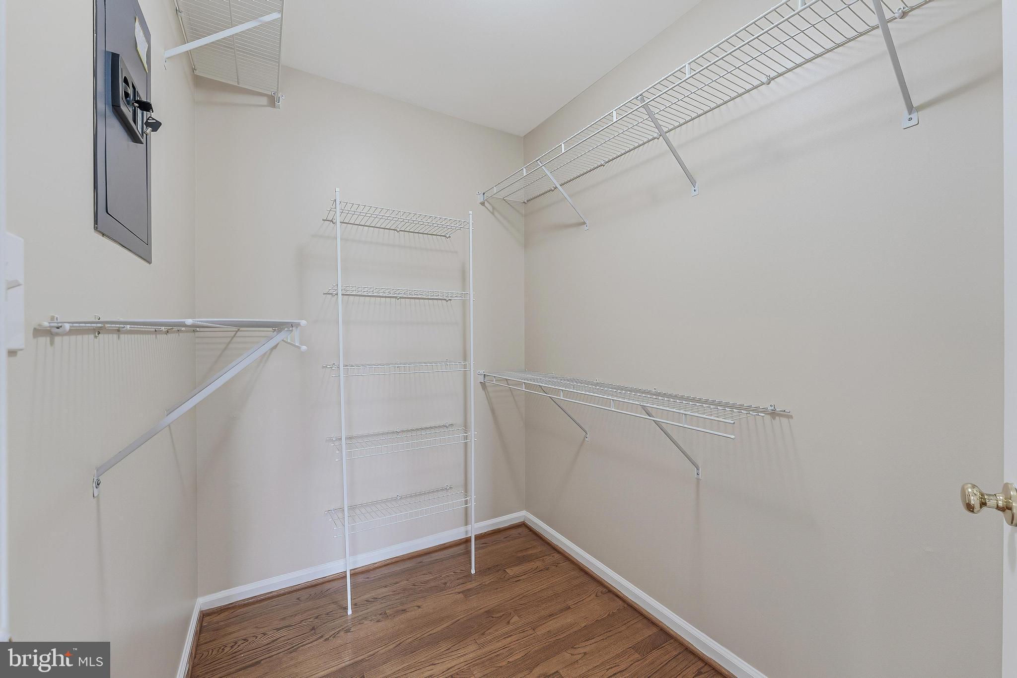 ASHBURN VILLAGE - Residential