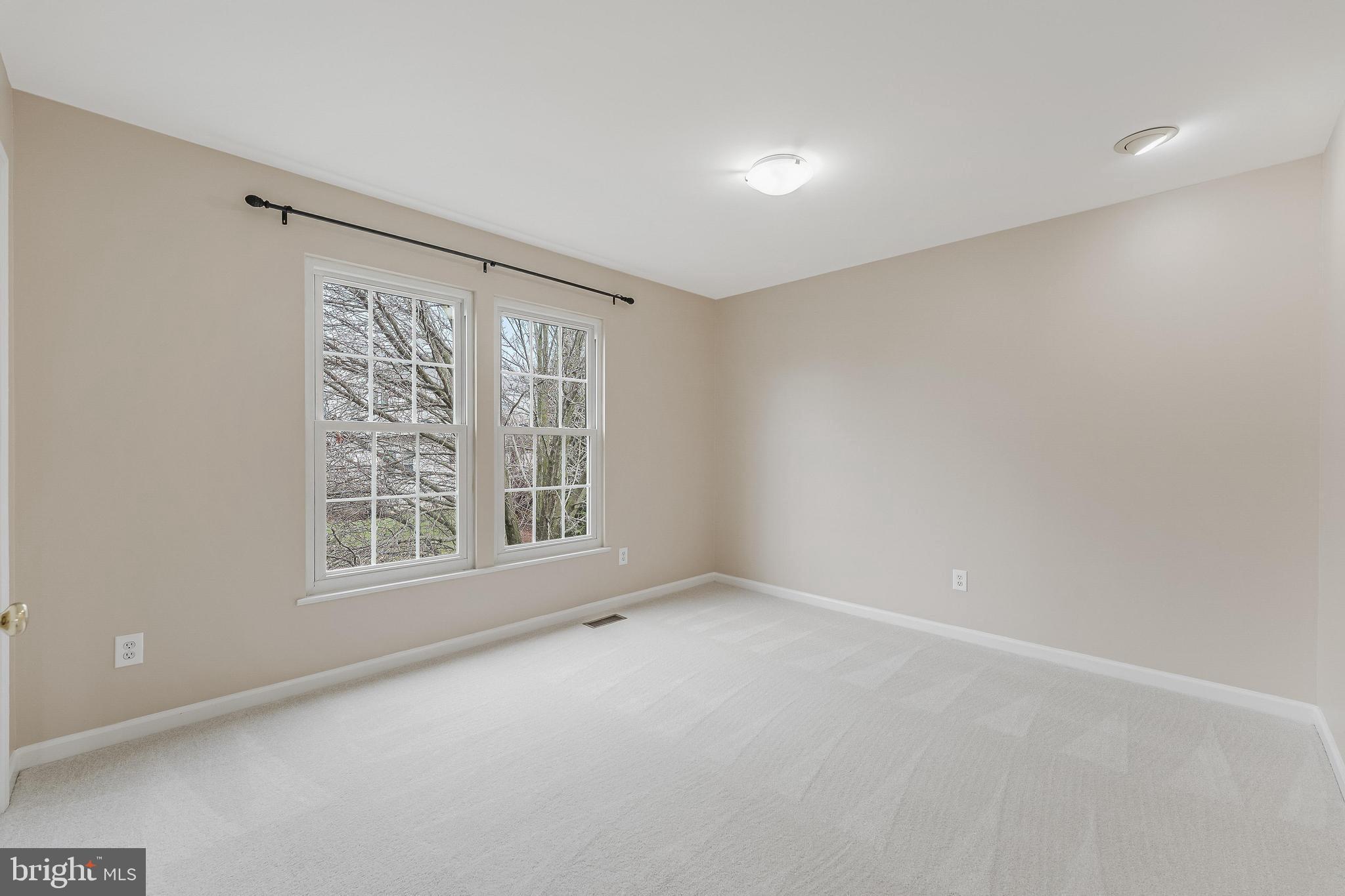 ASHBURN VILLAGE - Residential