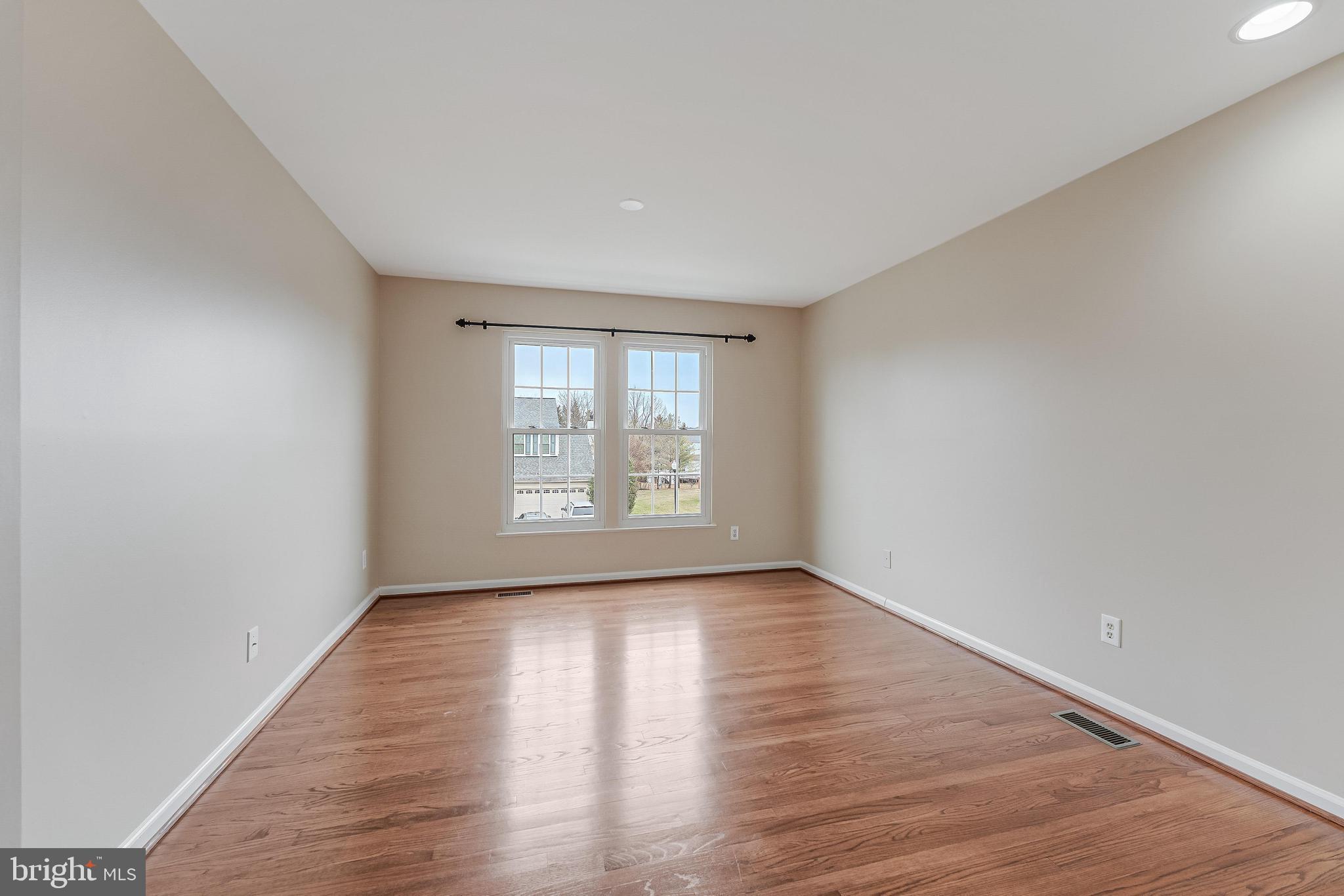 ASHBURN VILLAGE - Residential