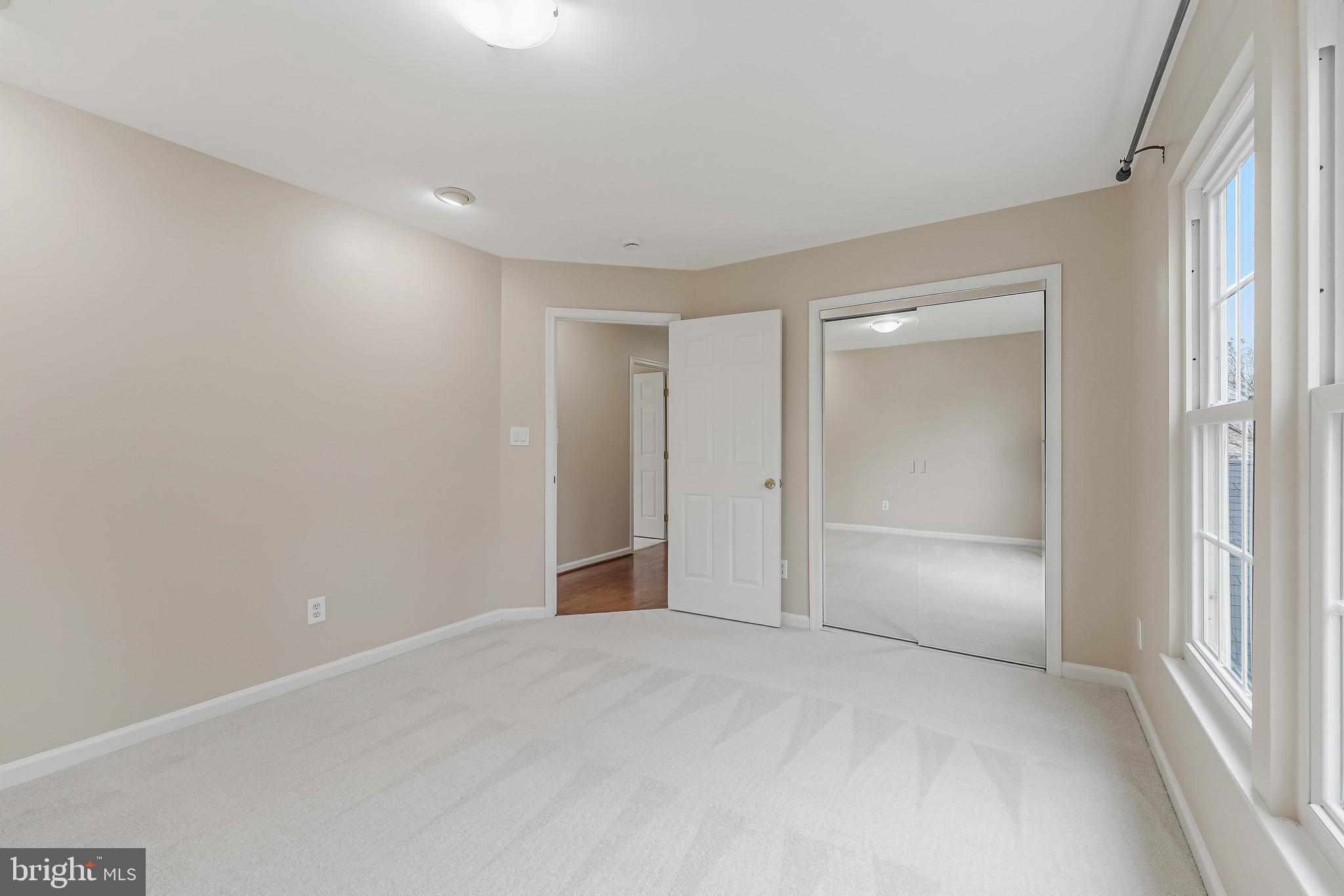 ASHBURN VILLAGE - Residential