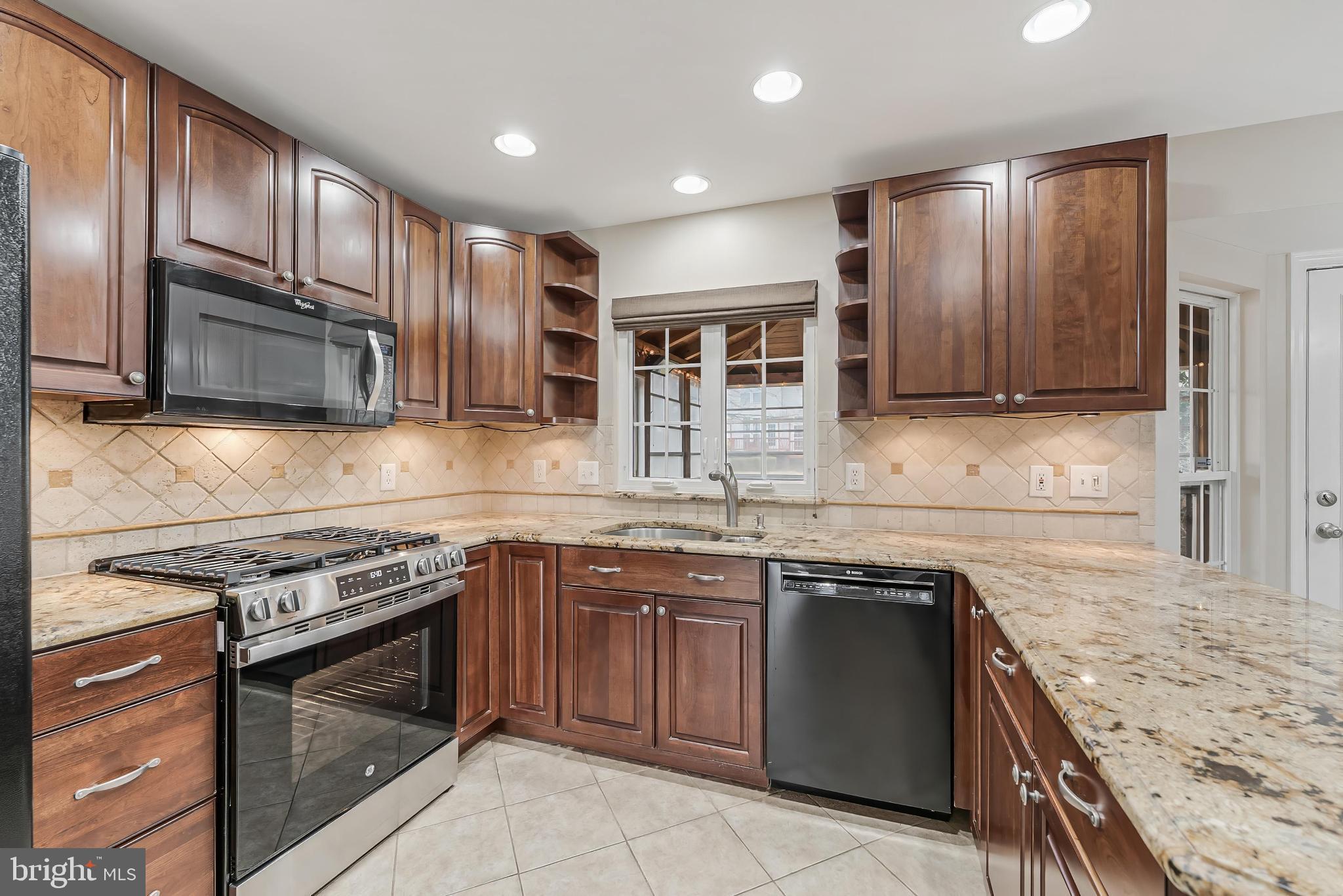 ASHBURN VILLAGE - Residential