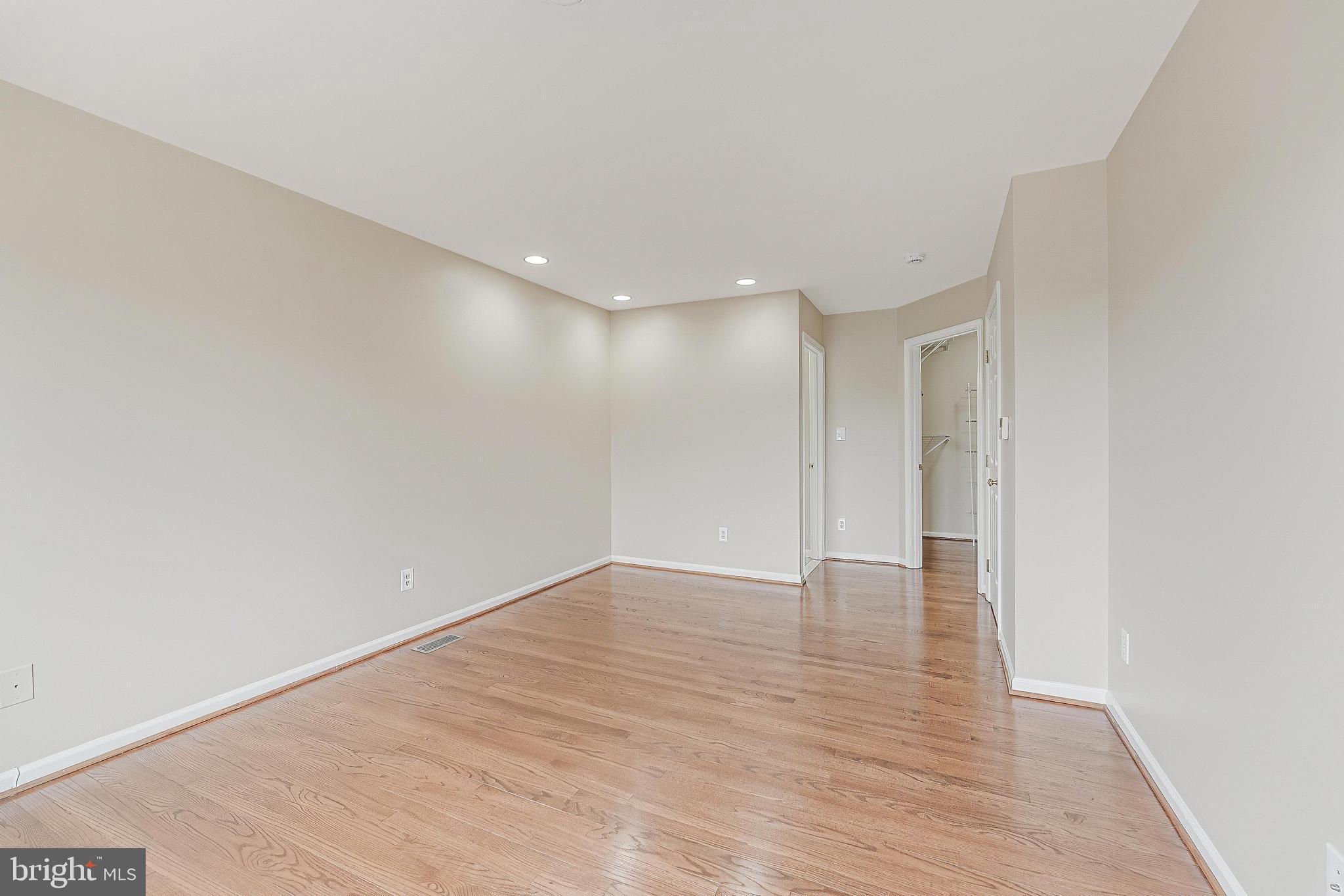 ASHBURN VILLAGE - Residential