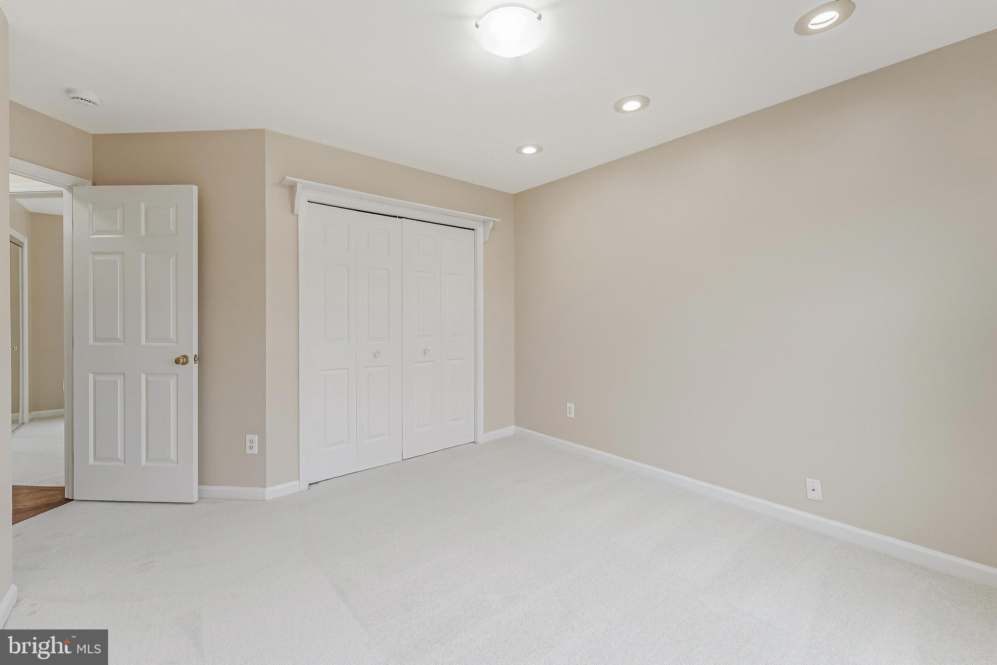 ASHBURN VILLAGE - Residential