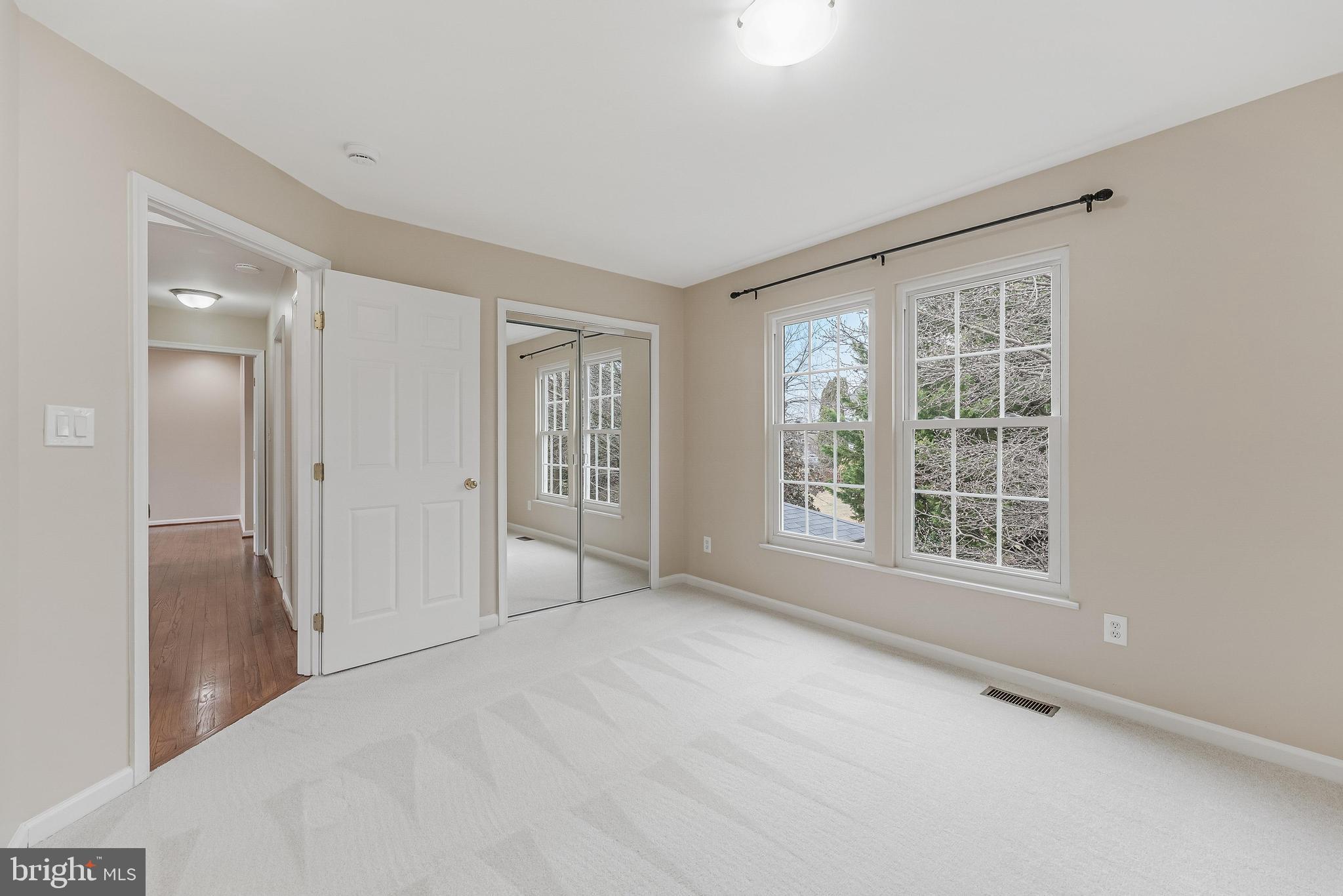 ASHBURN VILLAGE - Residential