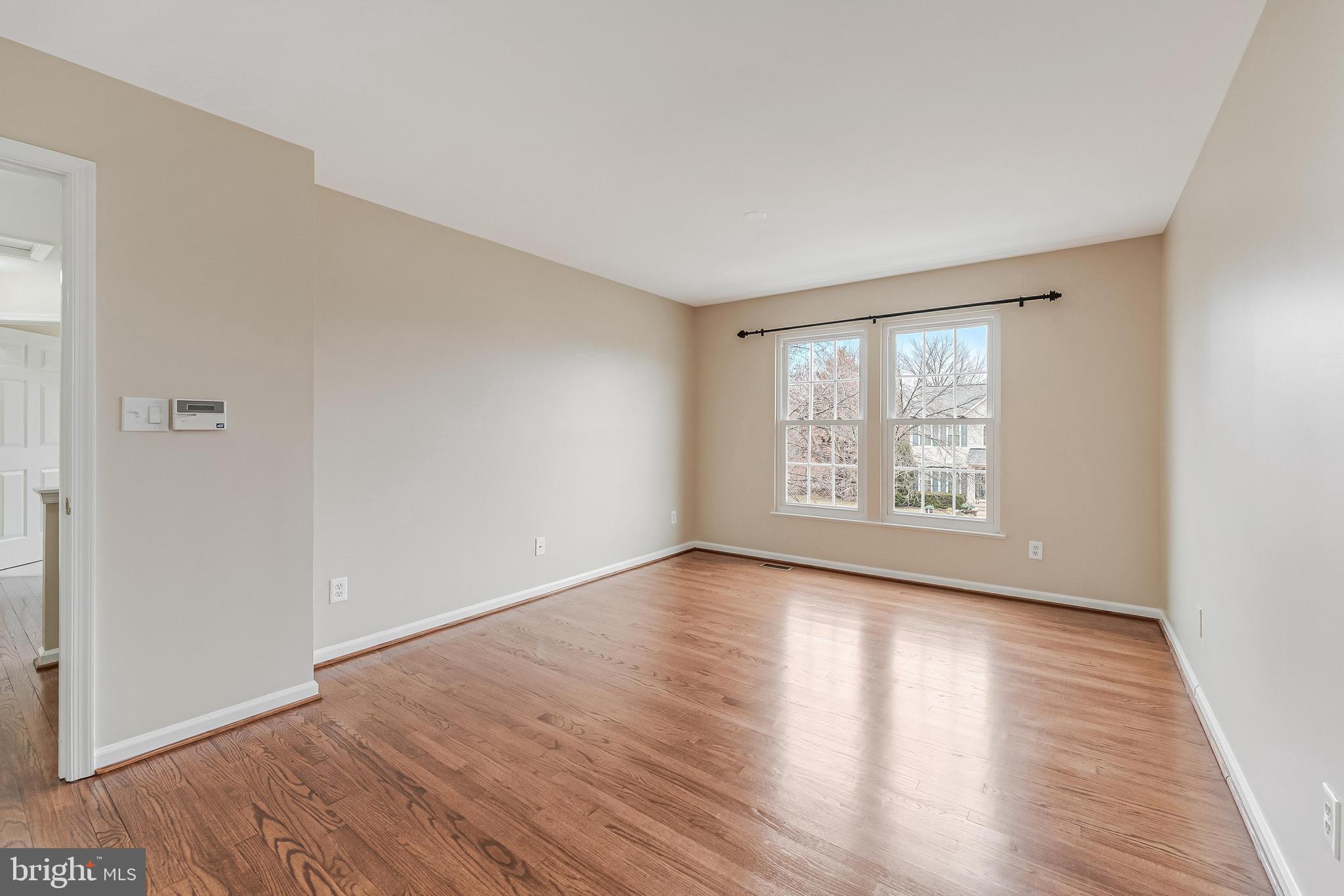 ASHBURN VILLAGE - Residential