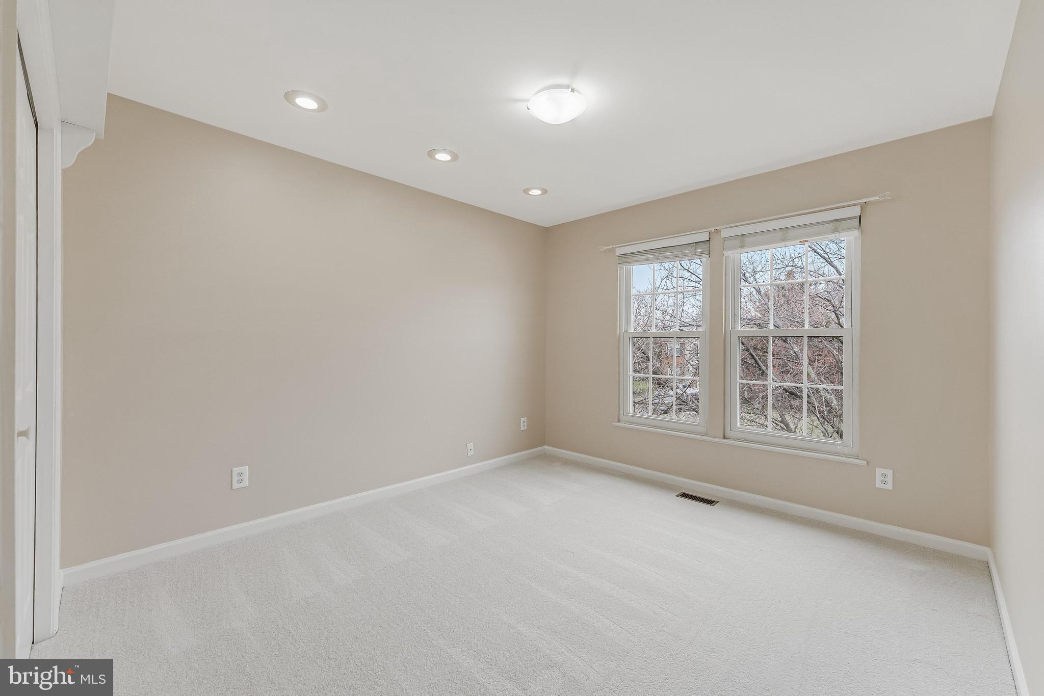 ASHBURN VILLAGE - Residential