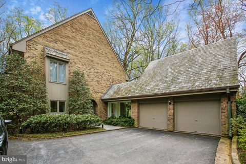 Photo of 700 Belgrove Road, MCLEAN, VA 22101 (MLS # VAFX2314536)
