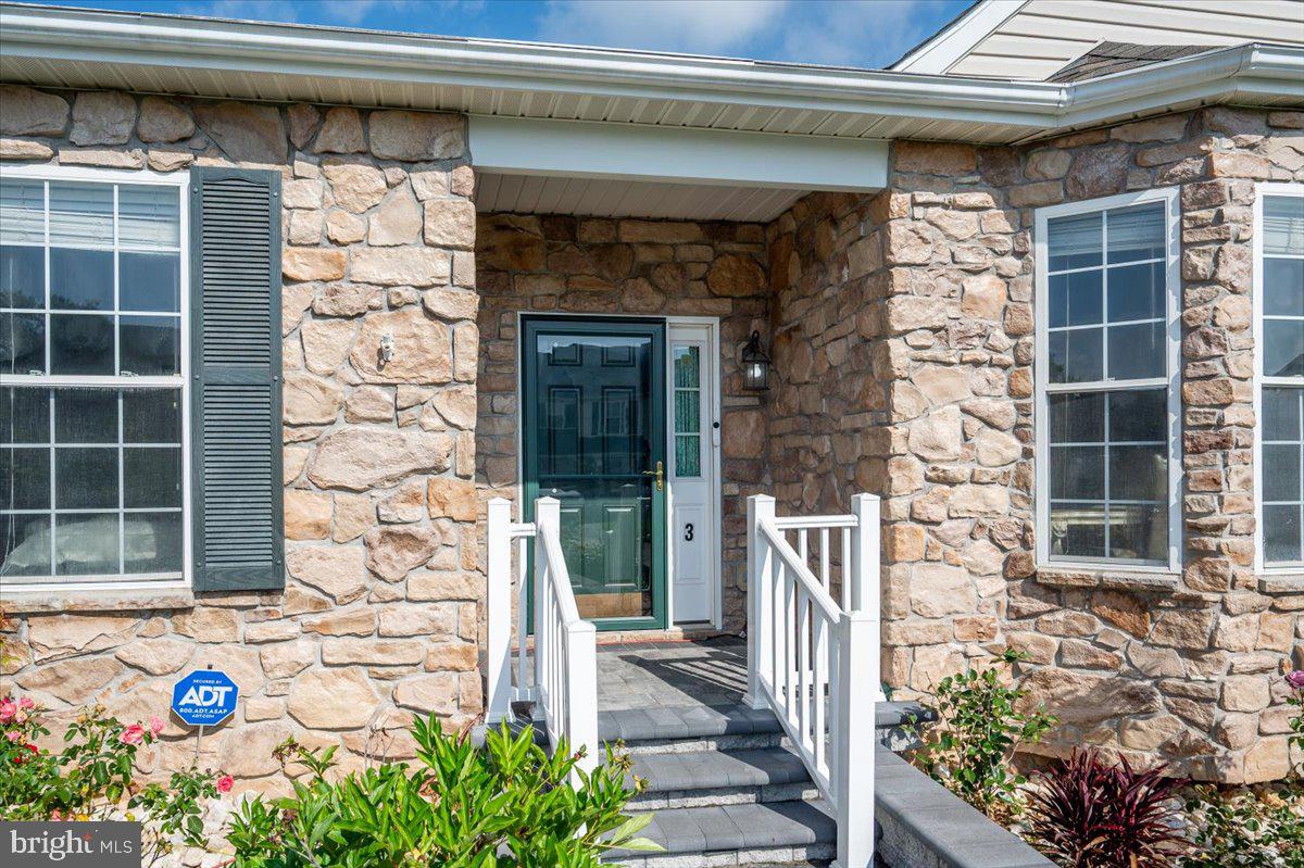 3 HATHAWAY COURT