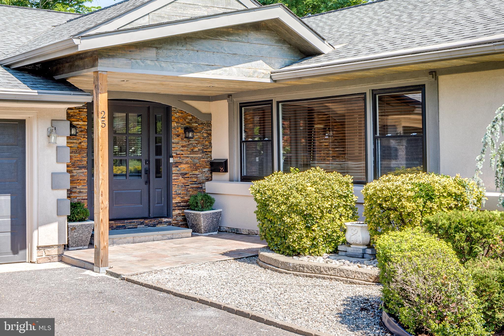 25 WOODSIDE LANE