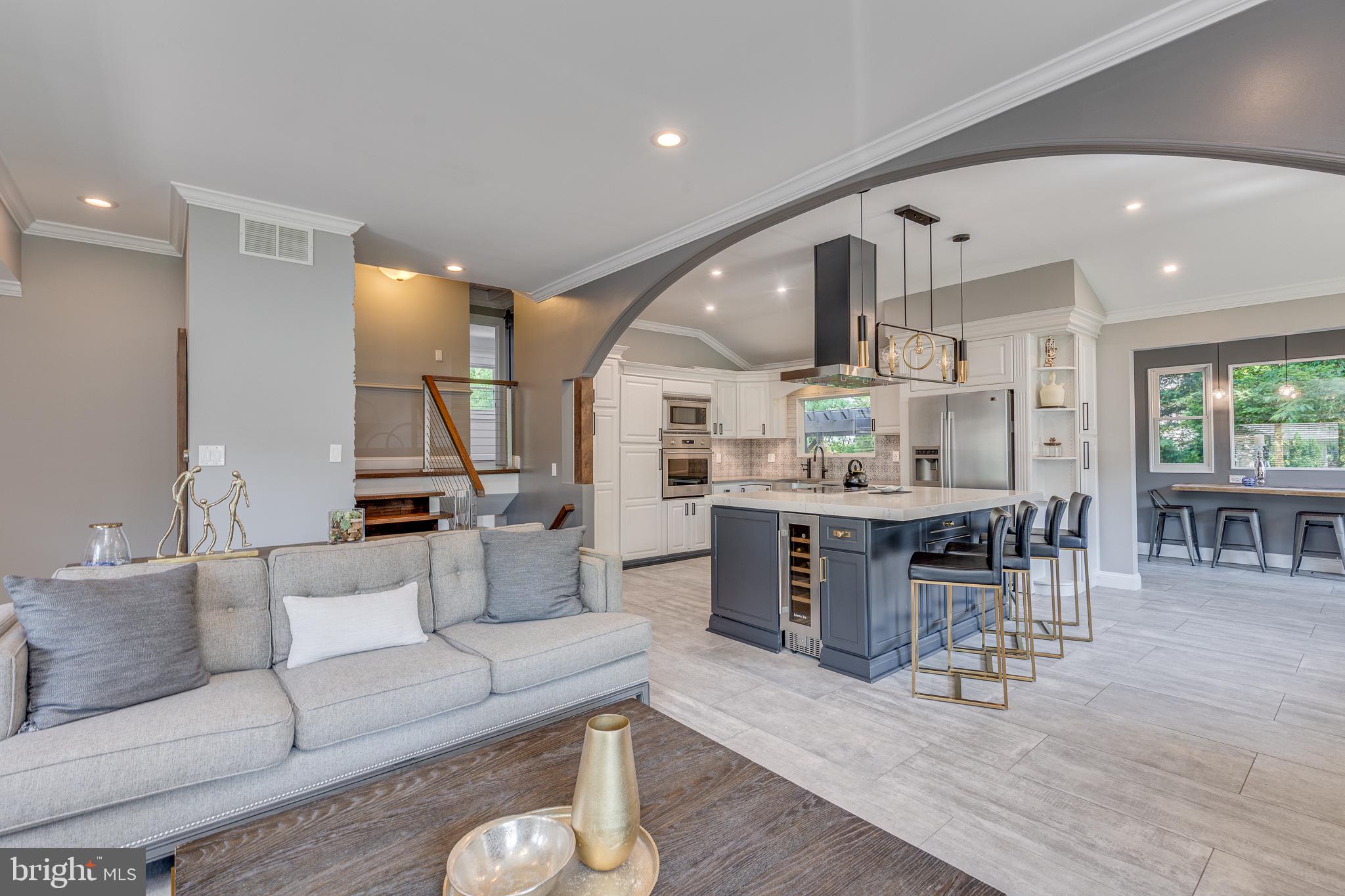 25 WOODSIDE LANE
