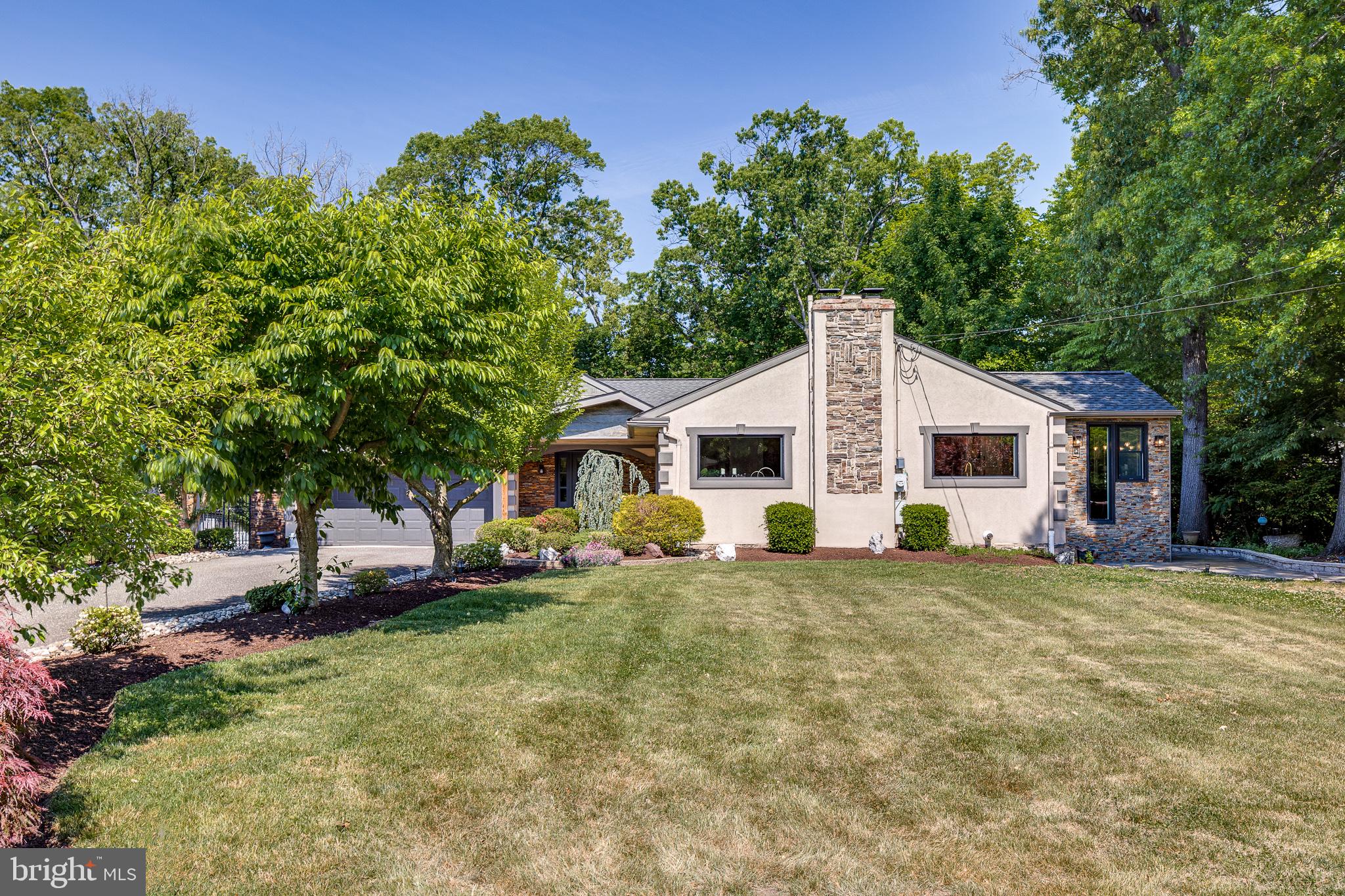 25 WOODSIDE LANE