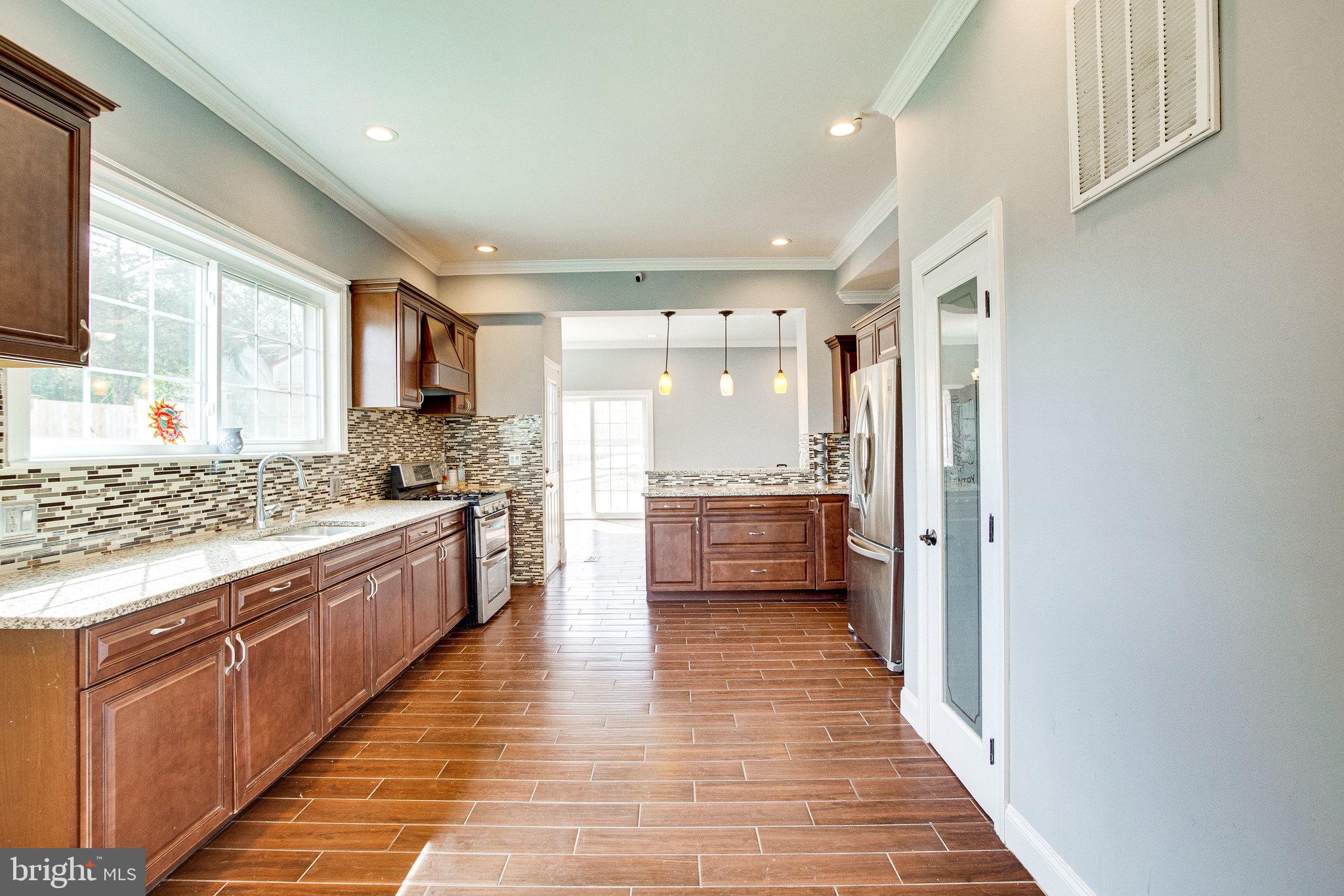 COLMAR MANOR - Residential