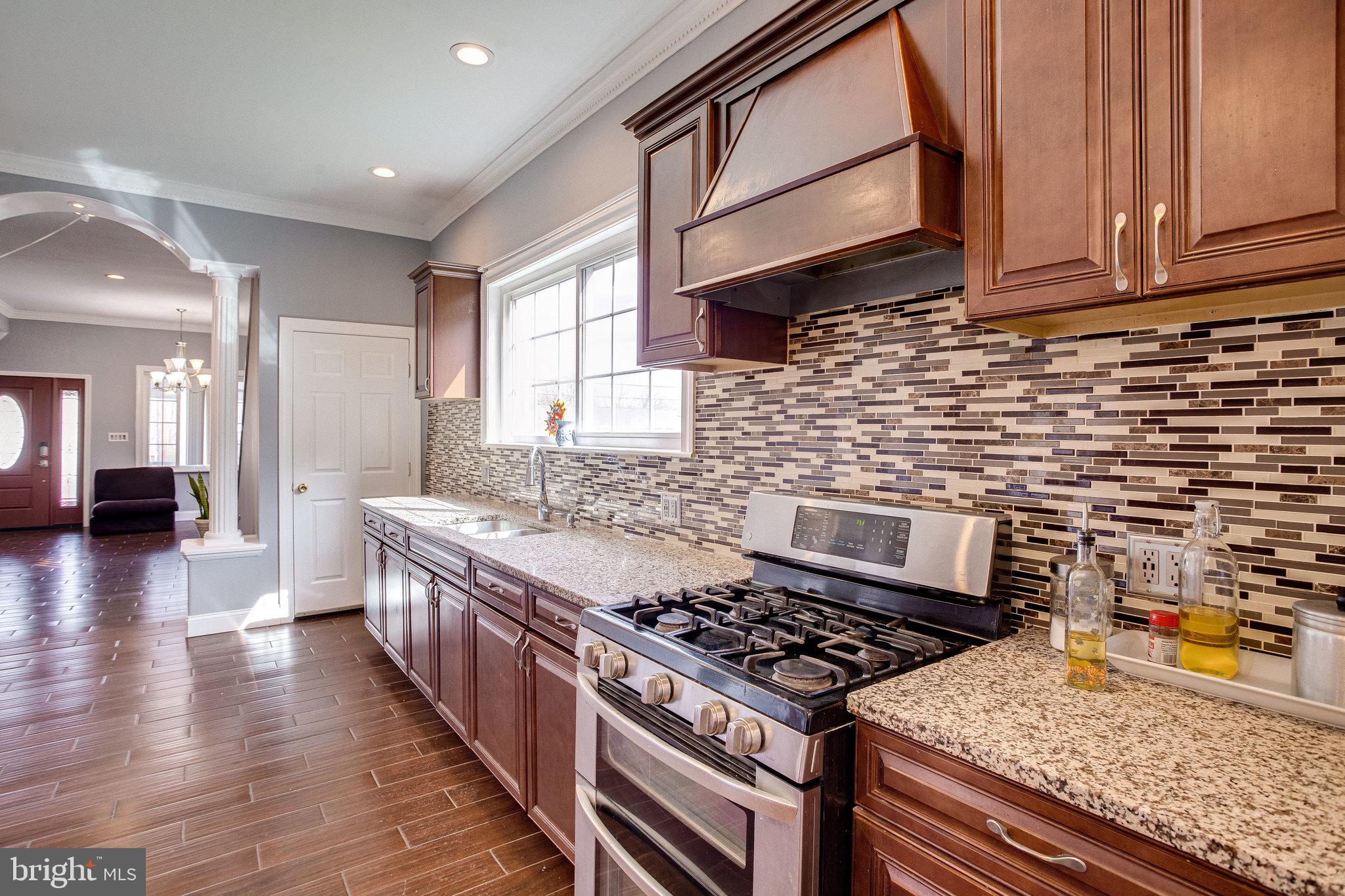 COLMAR MANOR - Residential