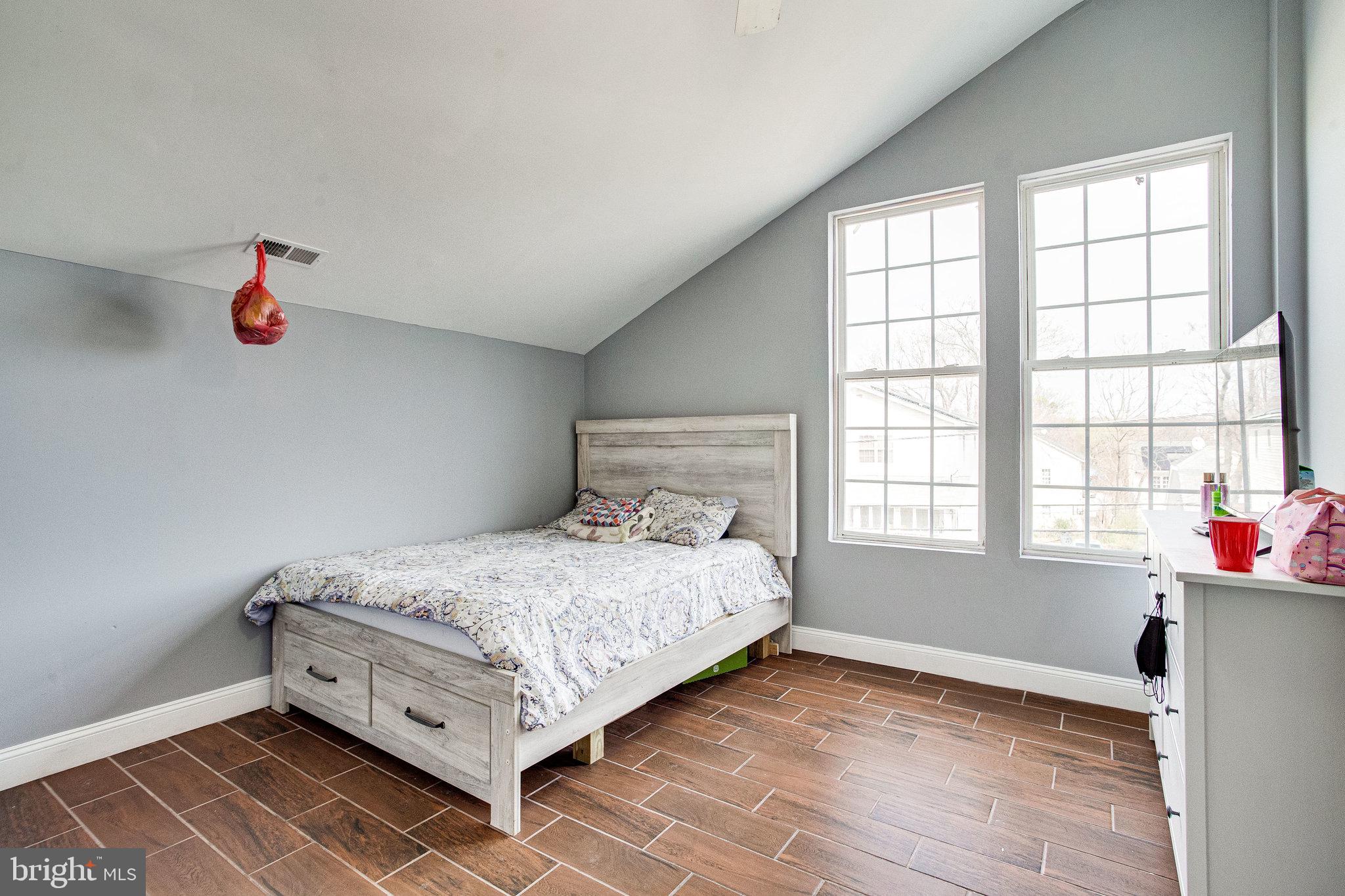 COLMAR MANOR - Residential