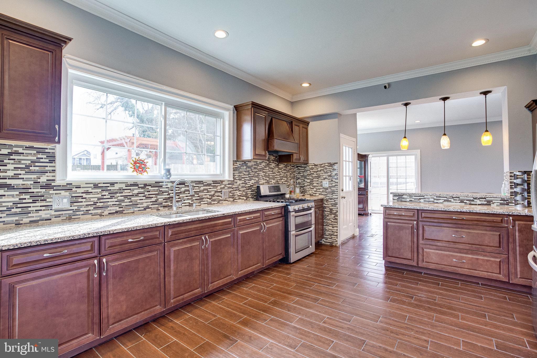 COLMAR MANOR - Residential