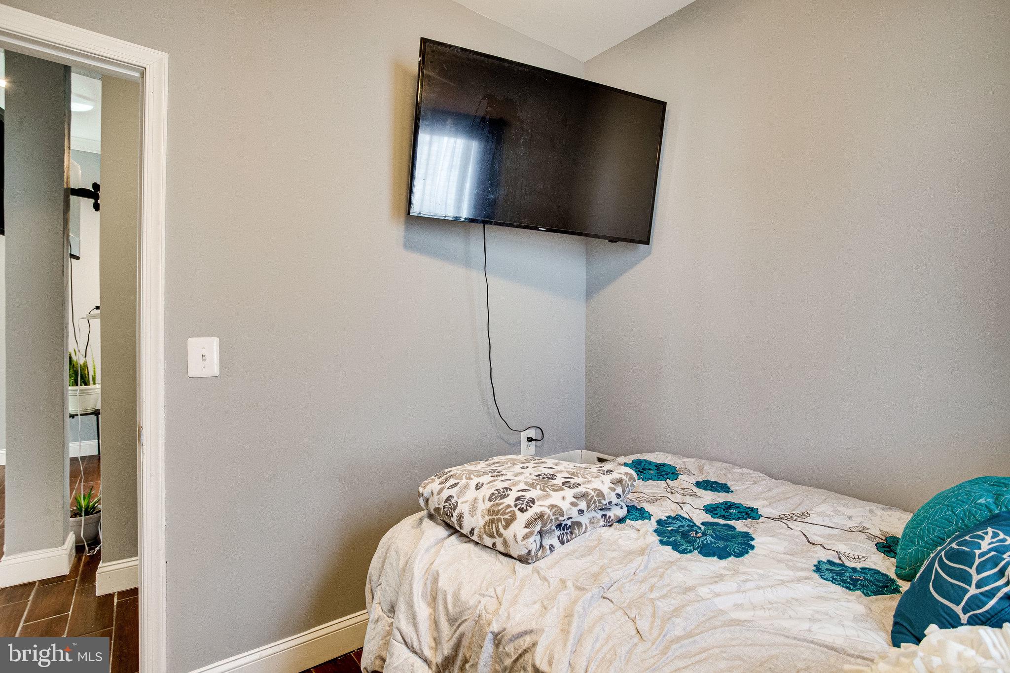 COLMAR MANOR - Residential