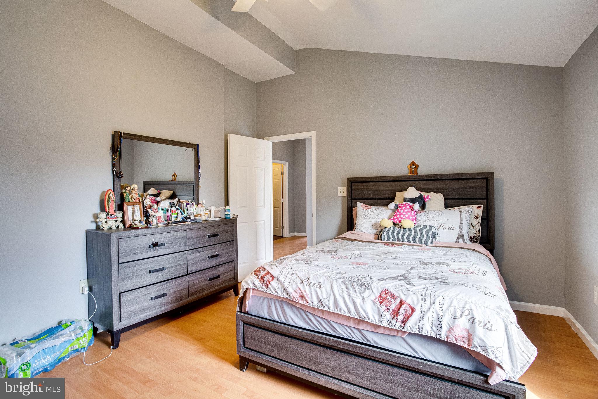 COLMAR MANOR - Residential