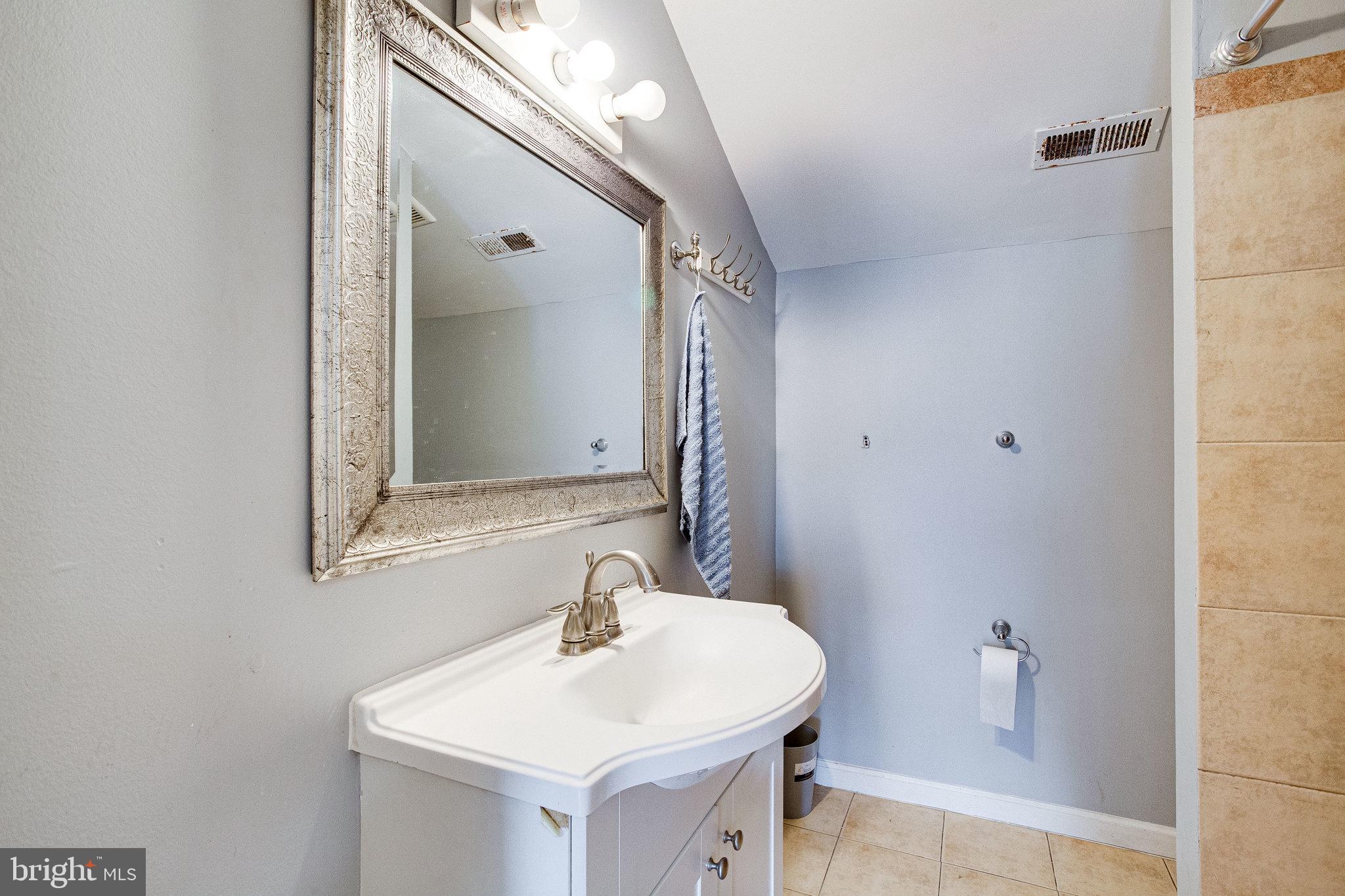 COLMAR MANOR - Residential