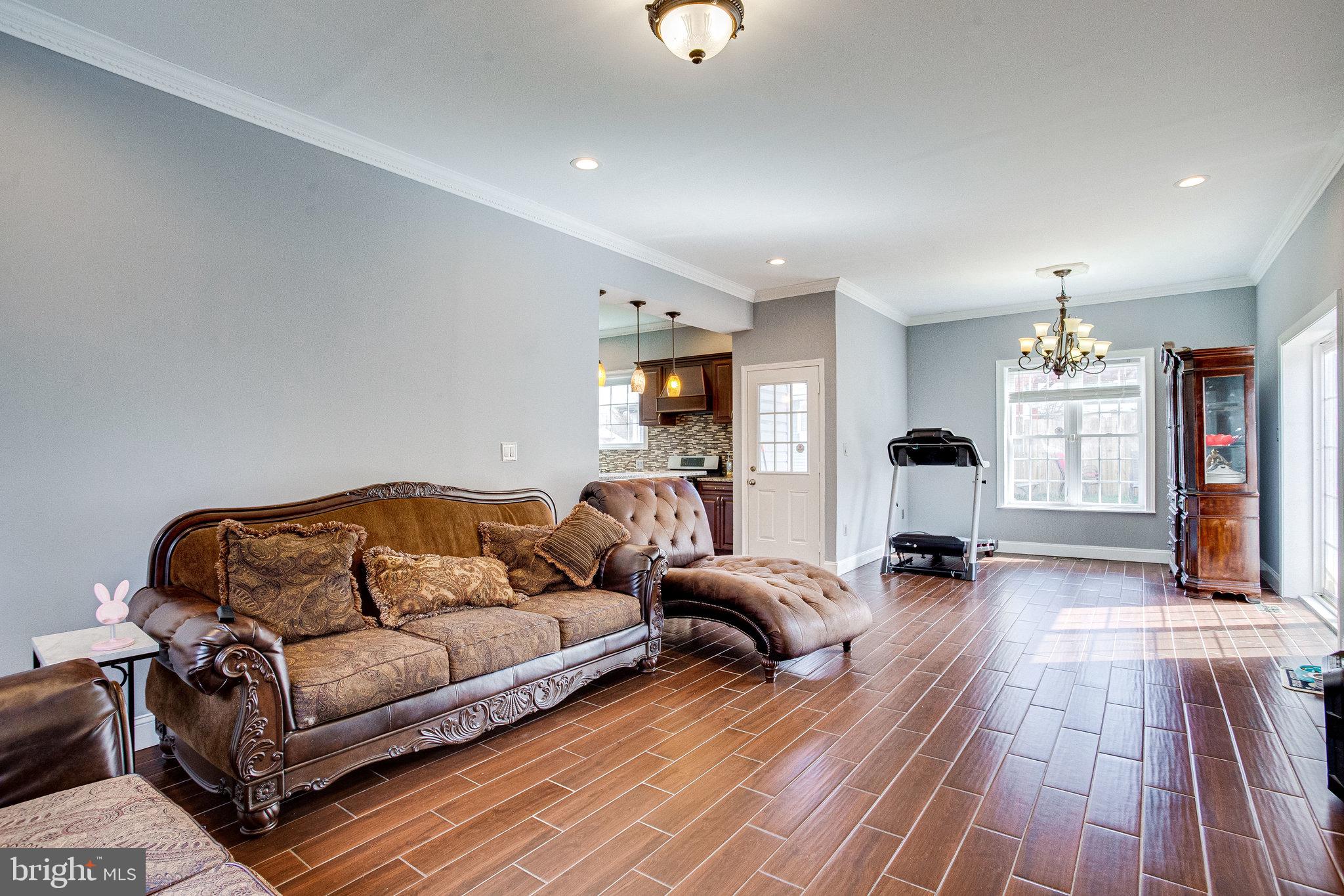 COLMAR MANOR - Residential