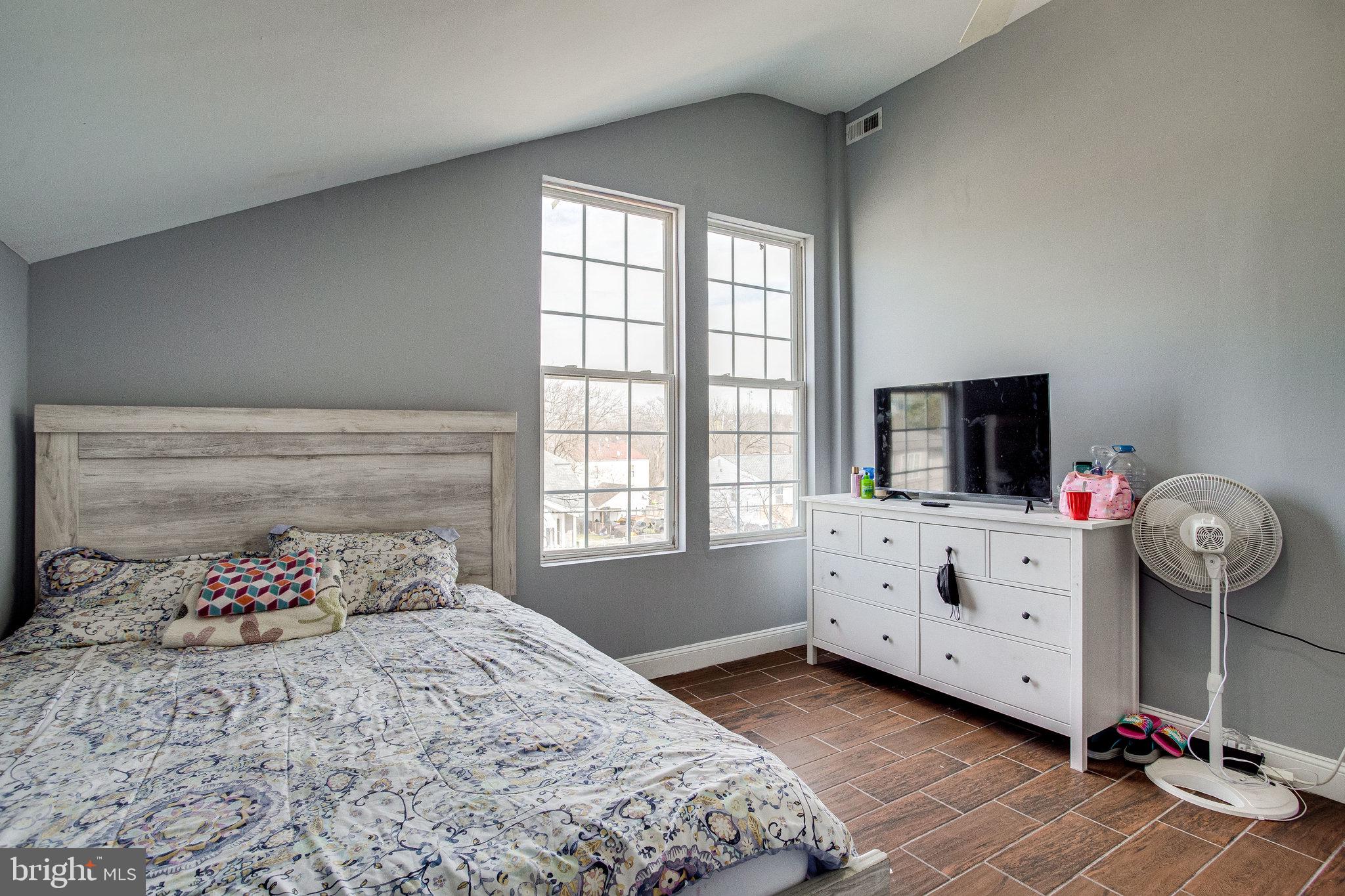 COLMAR MANOR - Residential