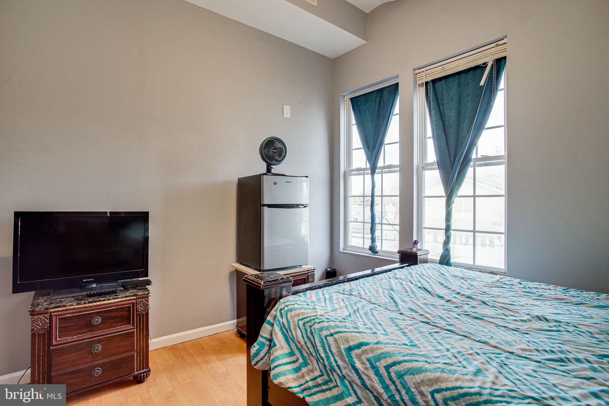 COLMAR MANOR - Residential