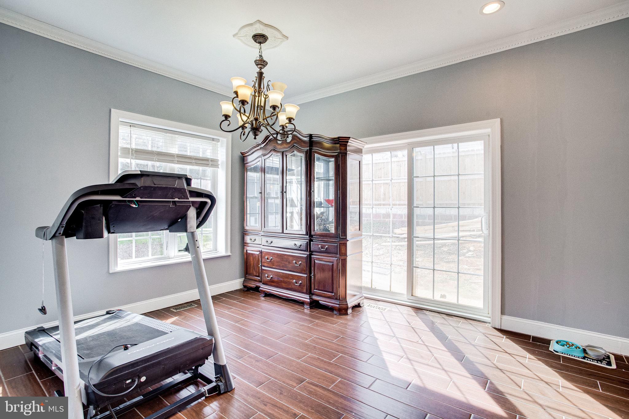 COLMAR MANOR - Residential