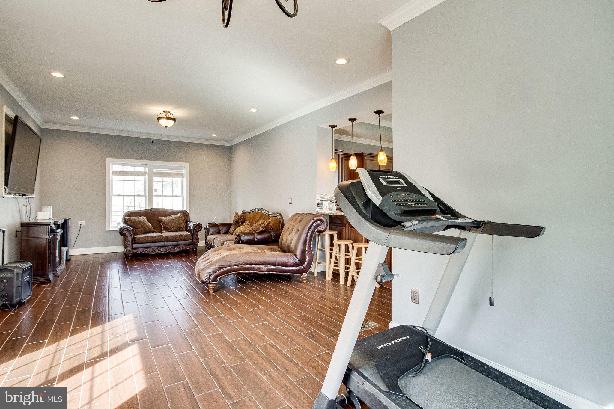 COLMAR MANOR - Residential