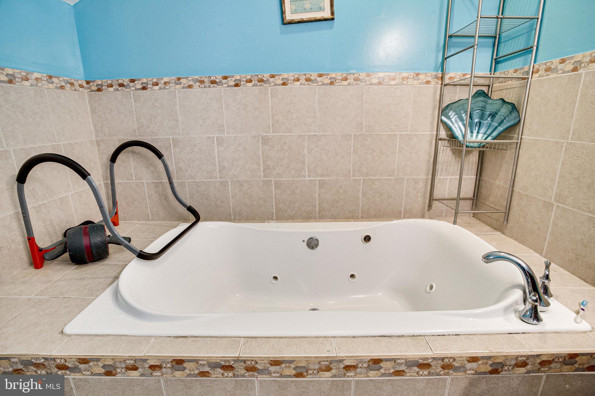 COLMAR MANOR - Residential