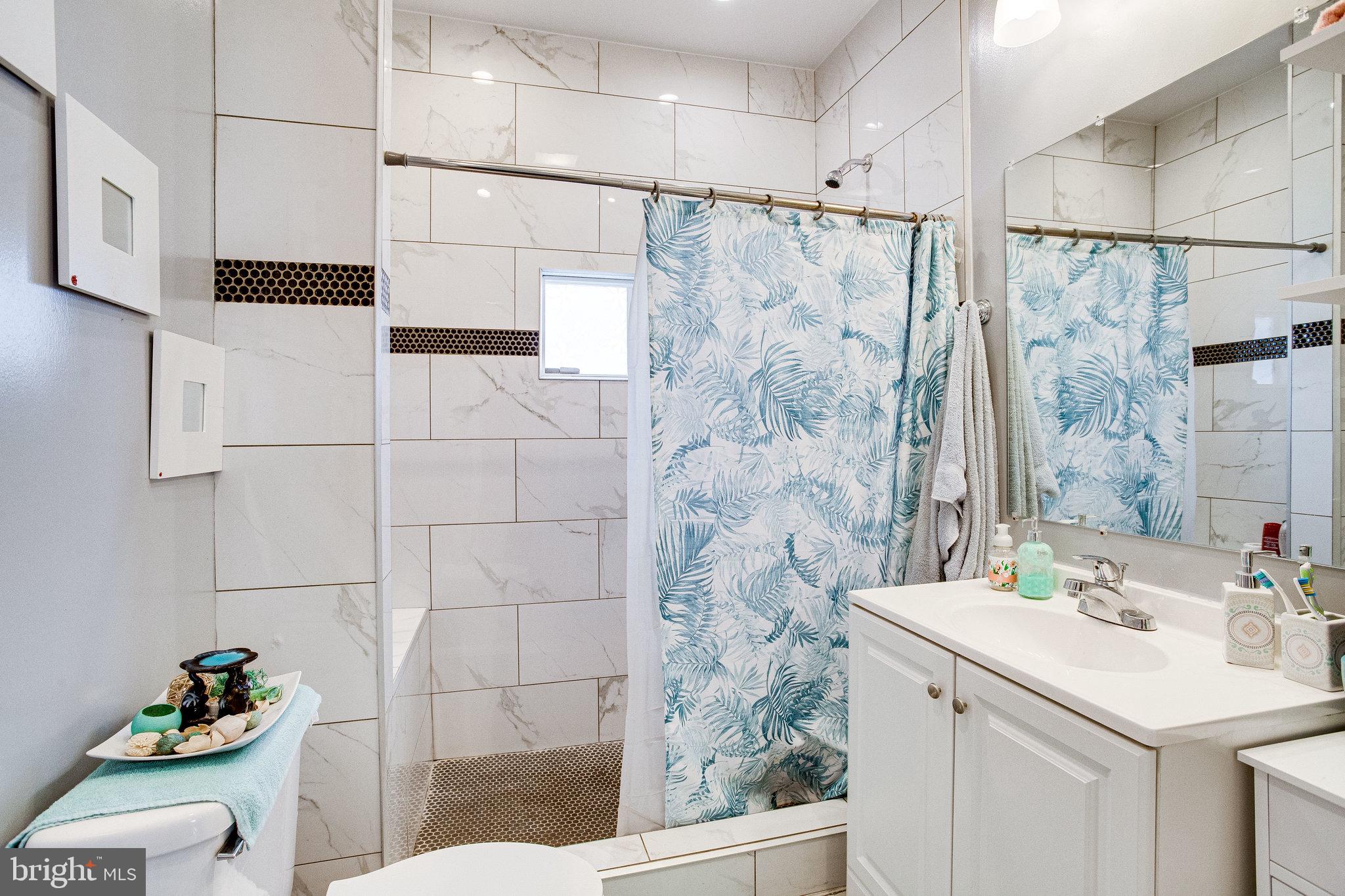 COLMAR MANOR - Residential