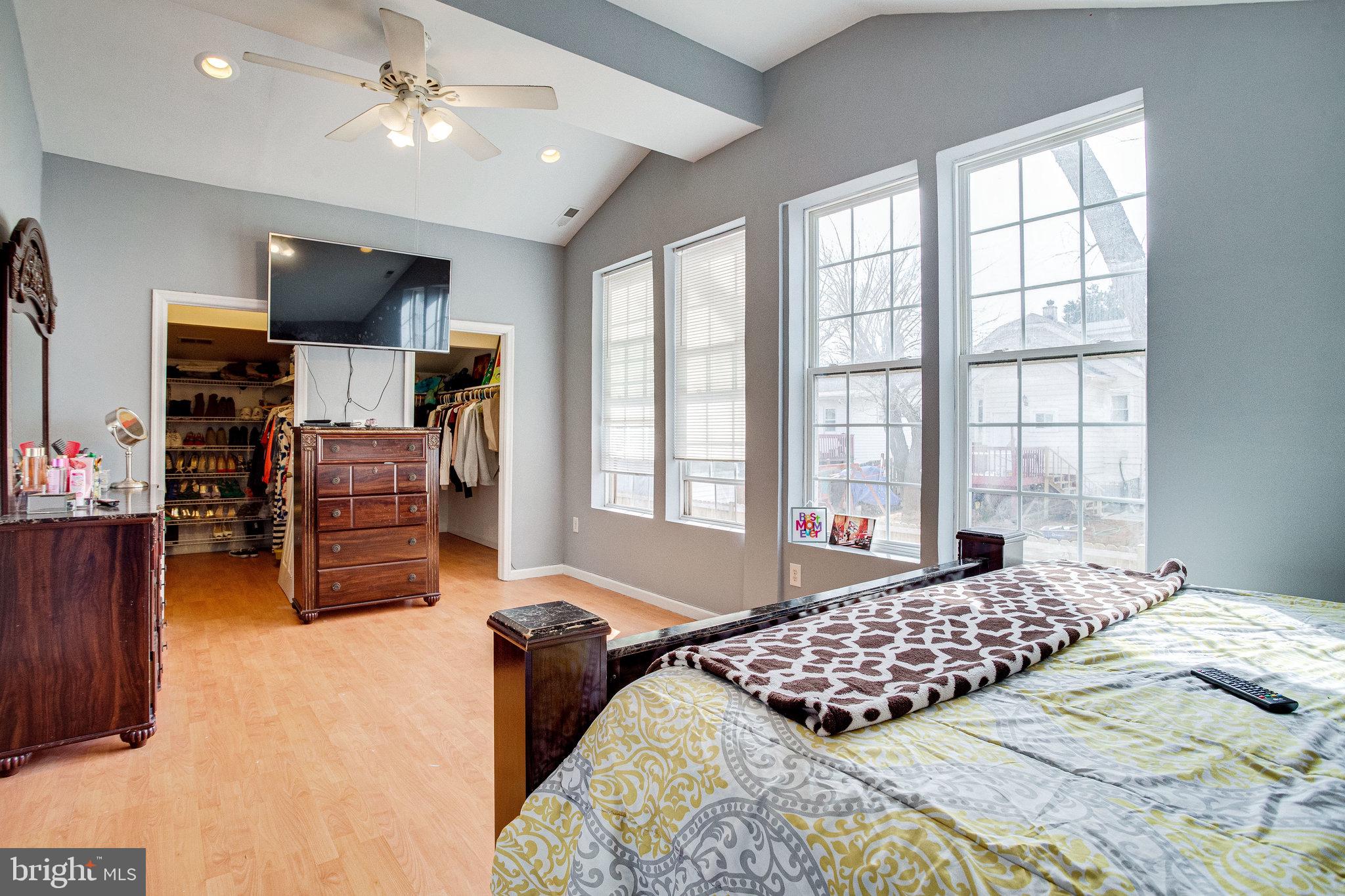 COLMAR MANOR - Residential