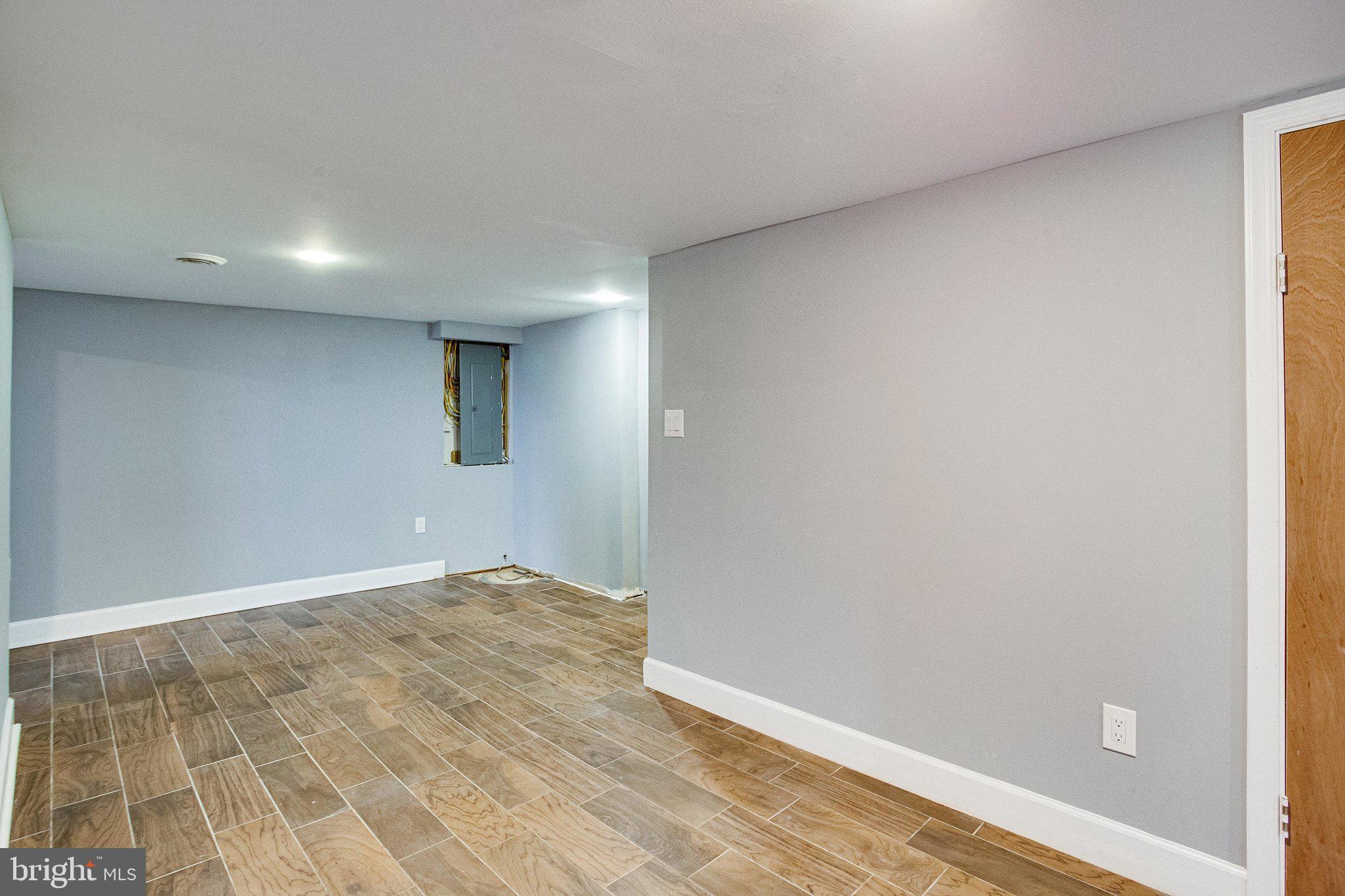 COLMAR MANOR - Residential