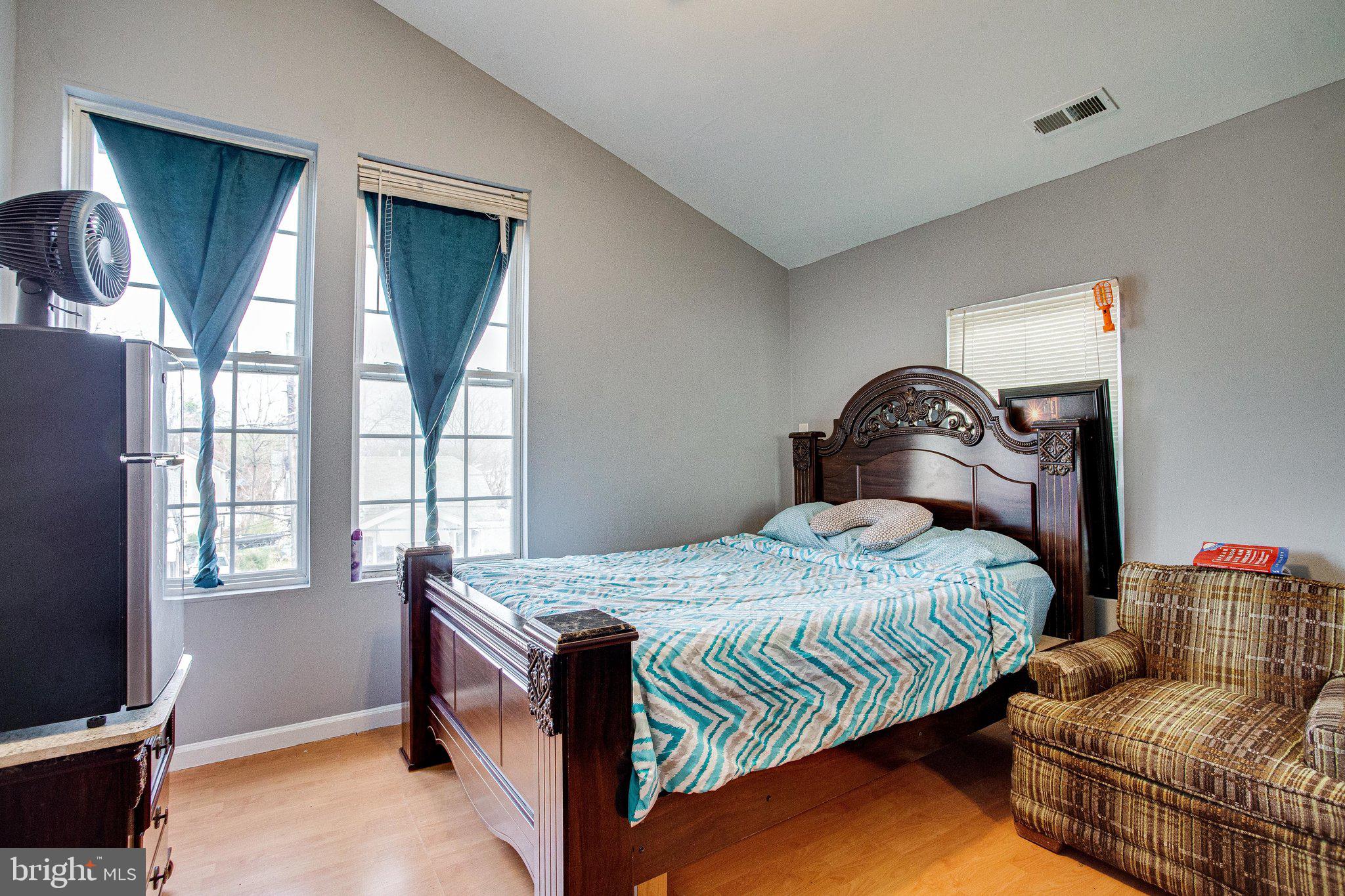 COLMAR MANOR - Residential