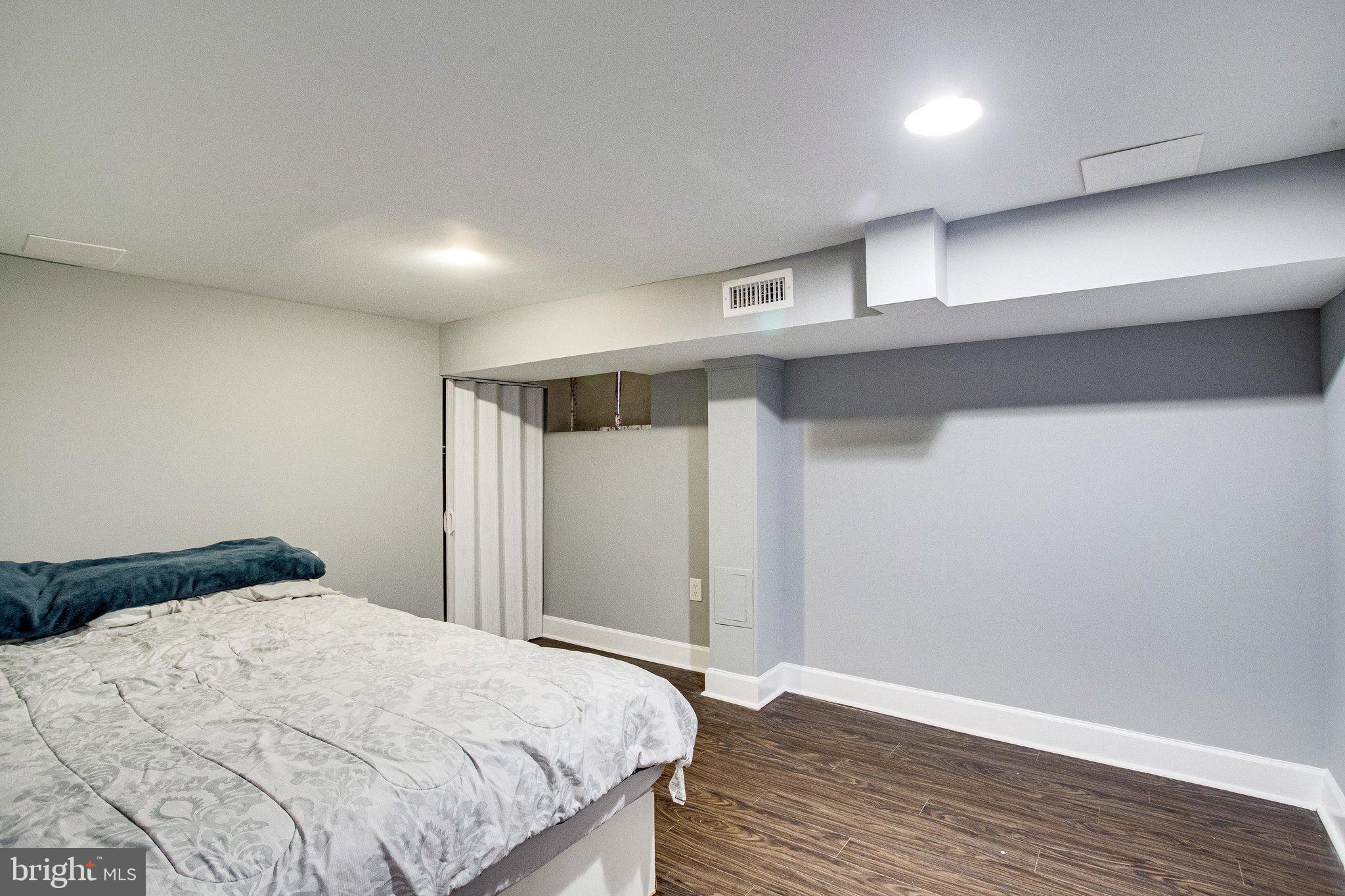 COLMAR MANOR - Residential