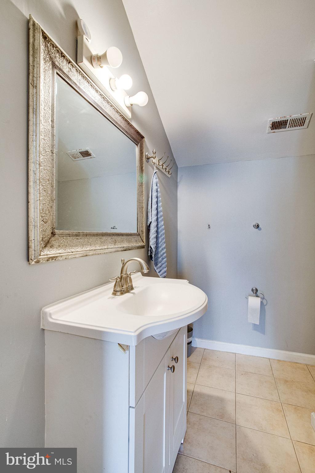 COLMAR MANOR - Residential