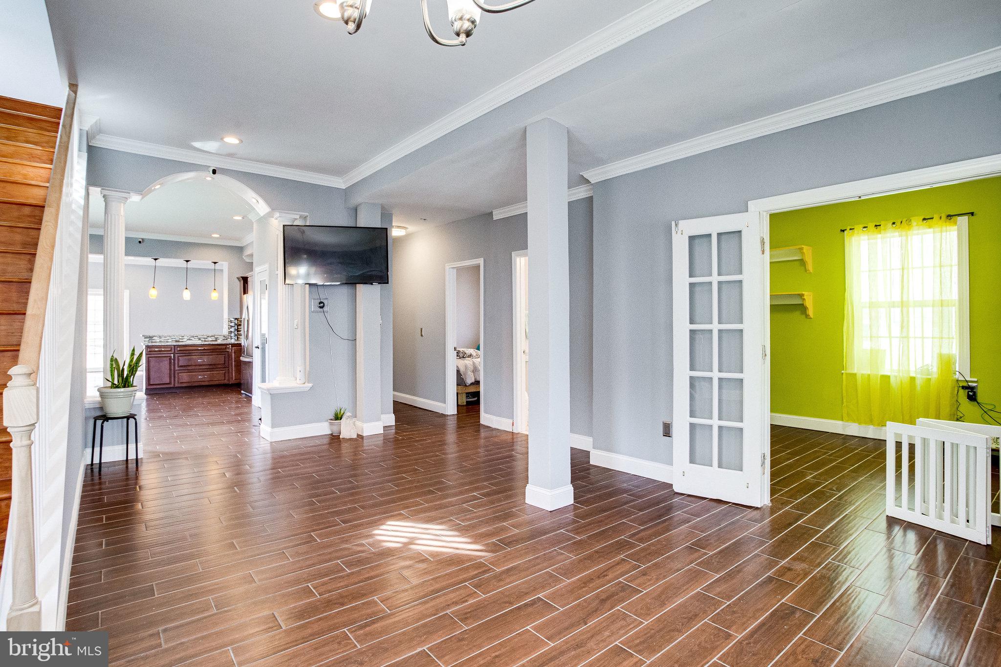 COLMAR MANOR - Residential