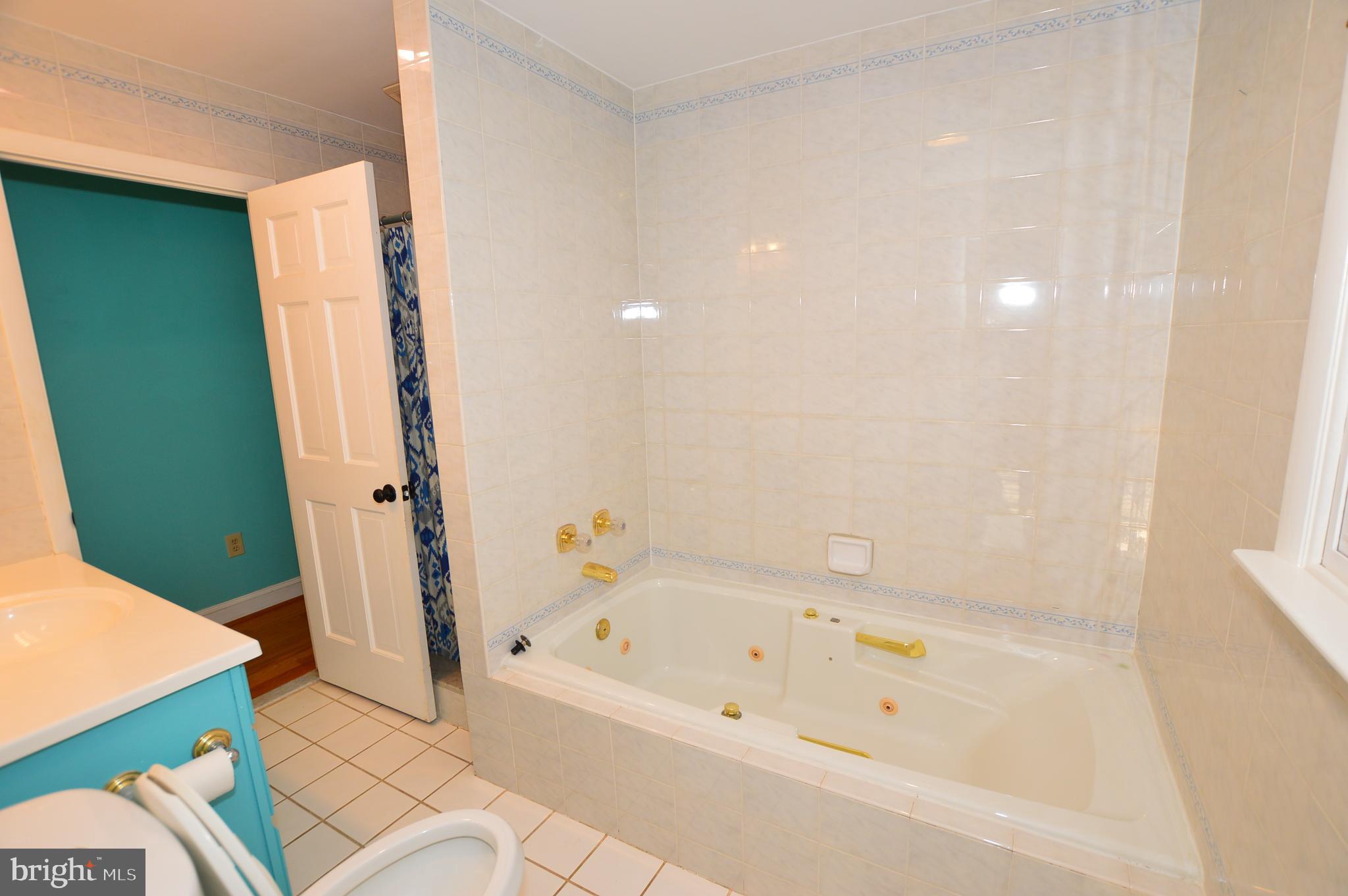 HILLSMERE SHORES - Residential