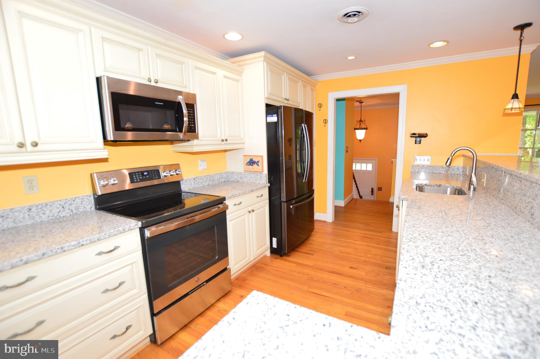 HILLSMERE SHORES - Residential