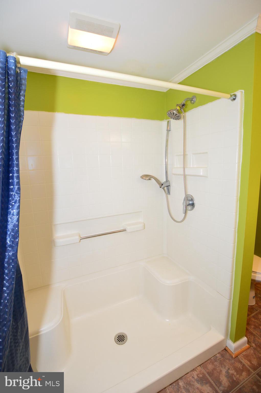 HILLSMERE SHORES - Residential