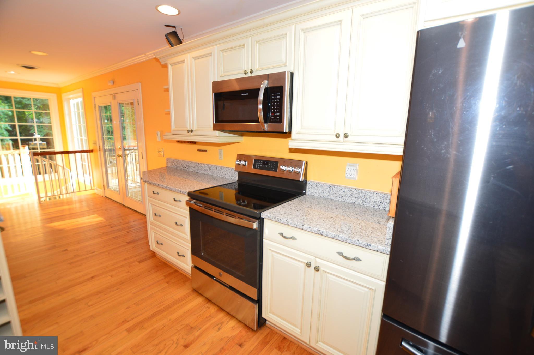 HILLSMERE SHORES - Residential